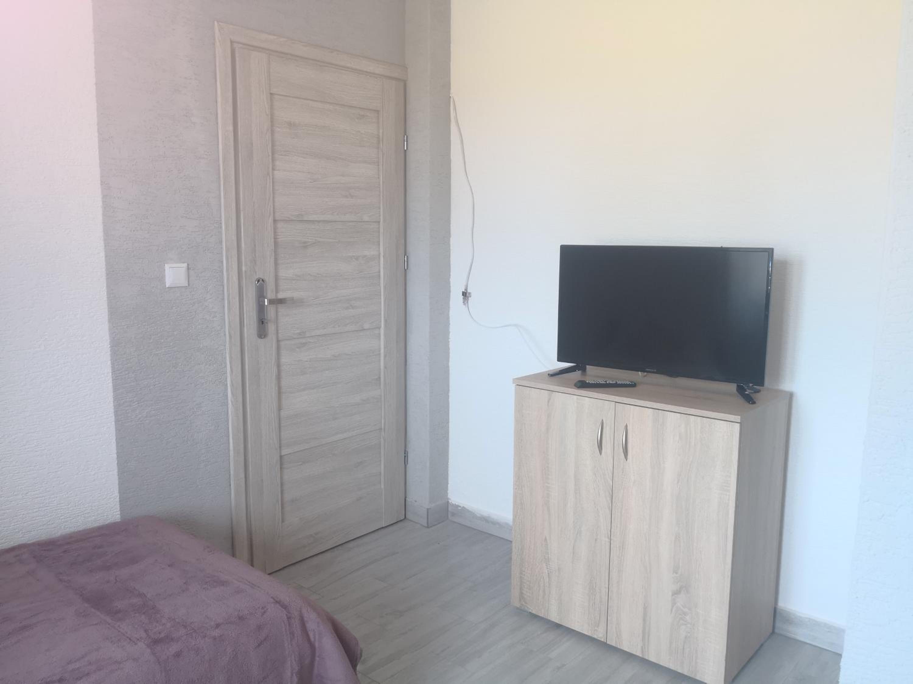 Twin Room with Bathroom - Photo 2
