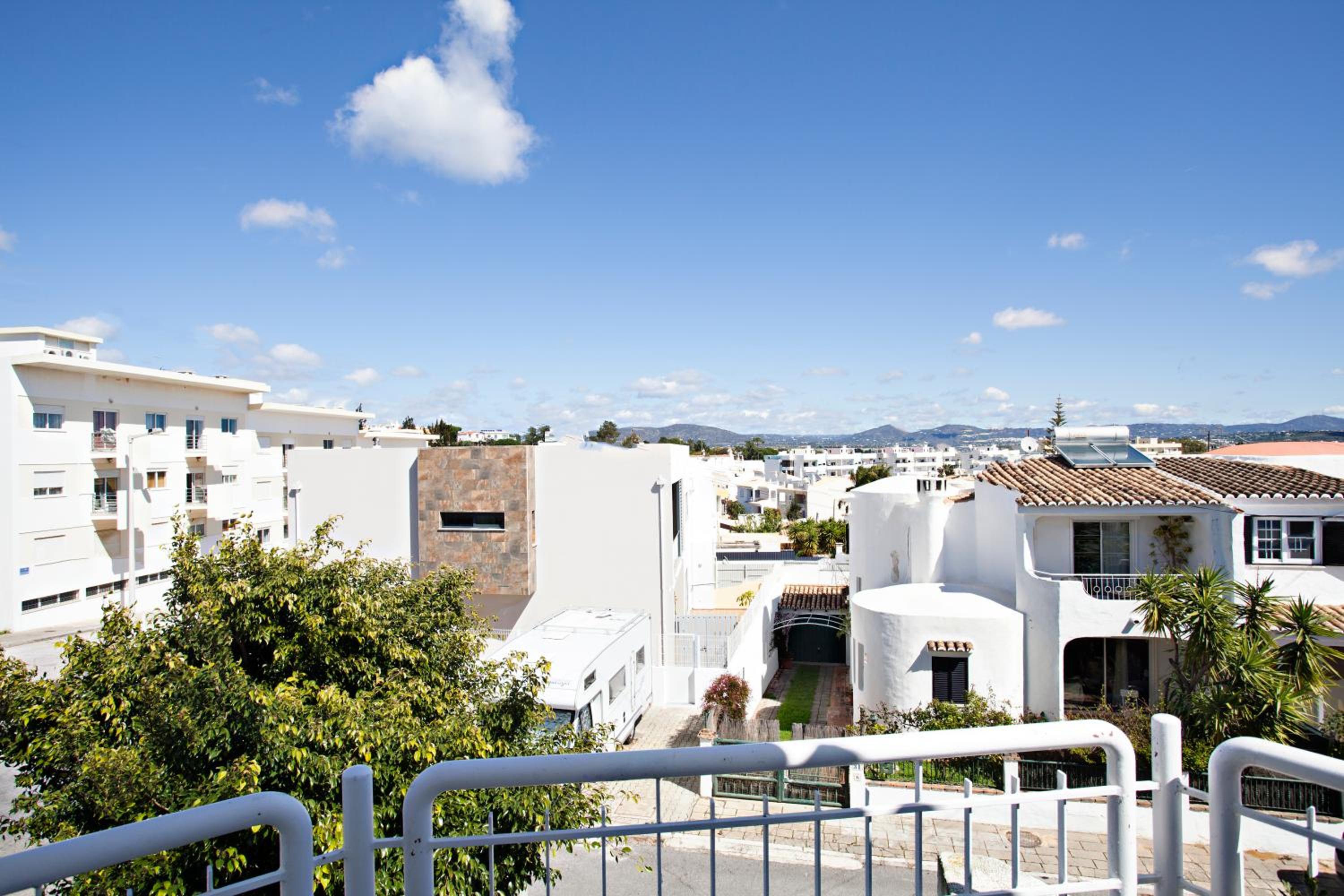 Double Room with Balcony - Photo 2