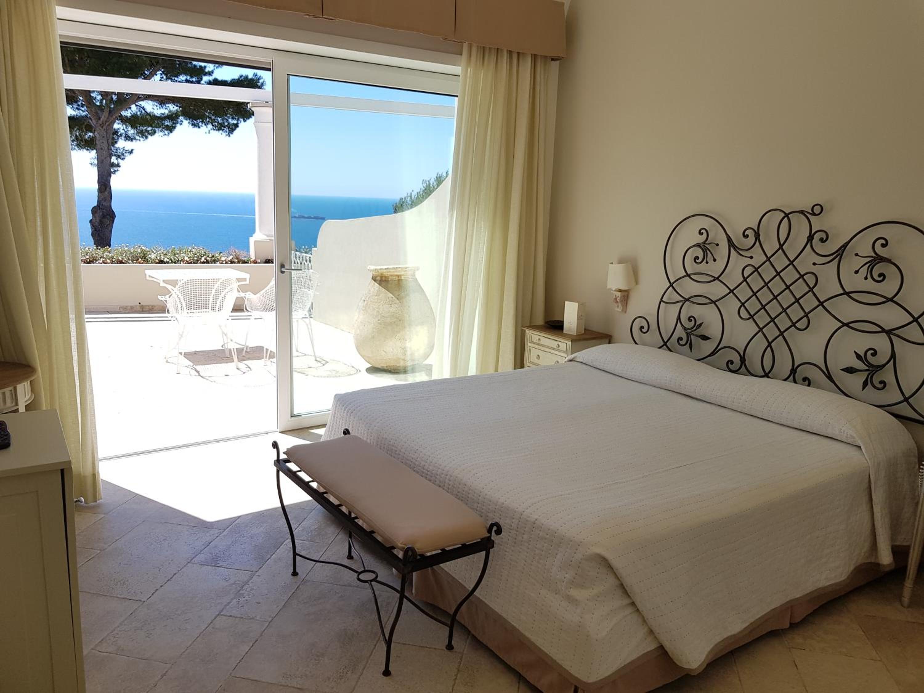 Deluxe Double or Twin Room with Sea View - Photo 1