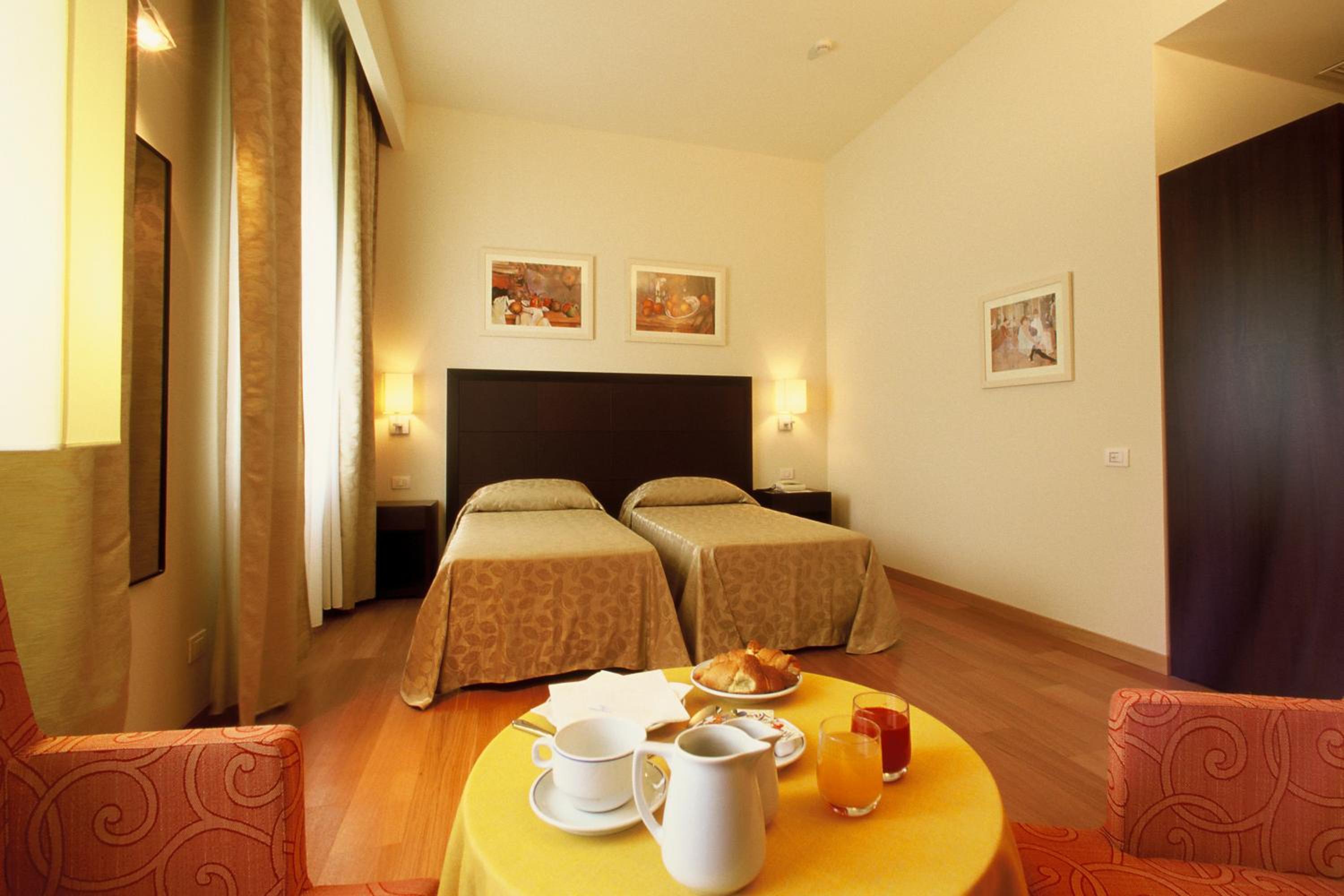 Standard Twin Room photo 1