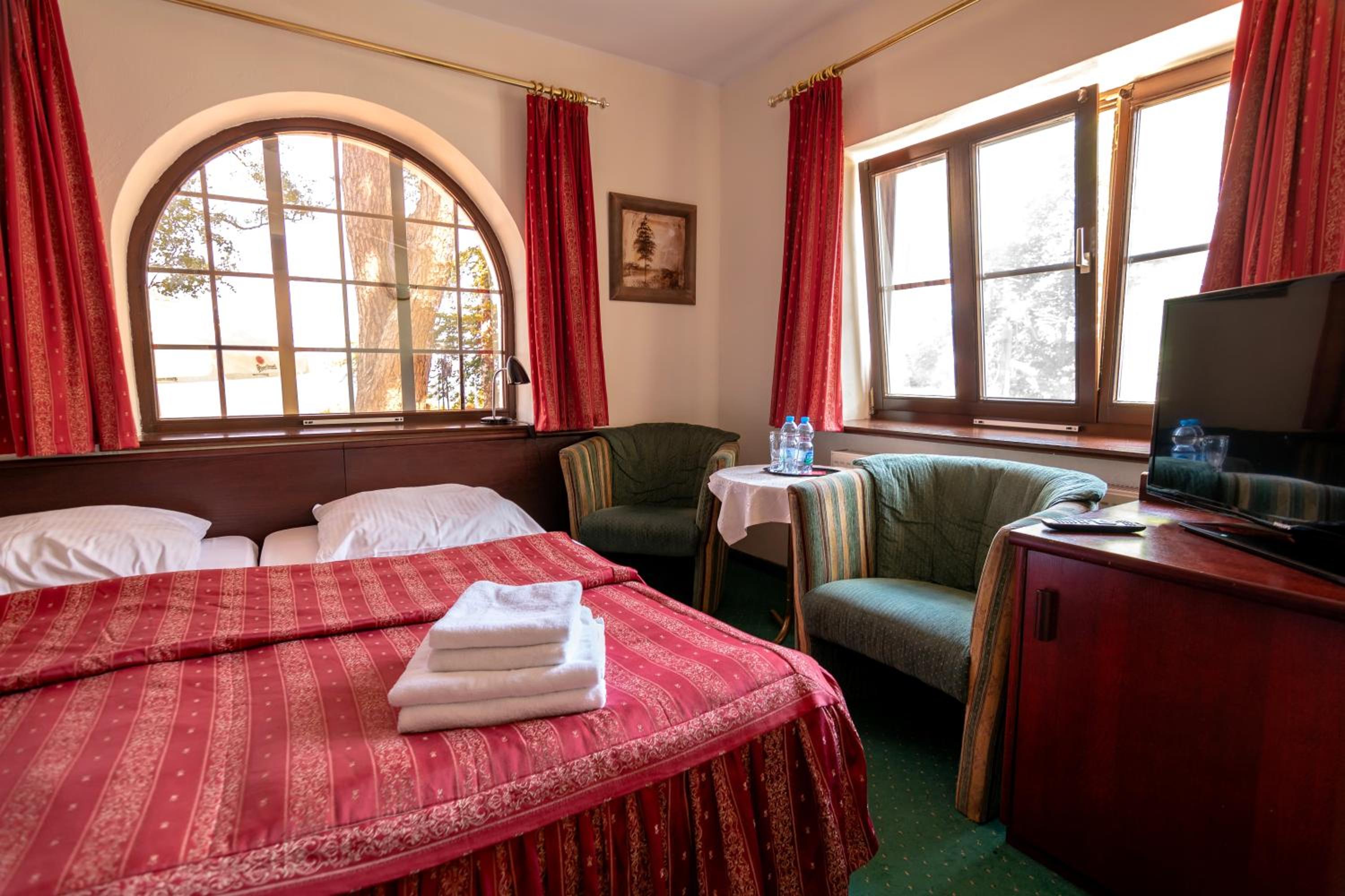 Double or Twin Room with Sea View