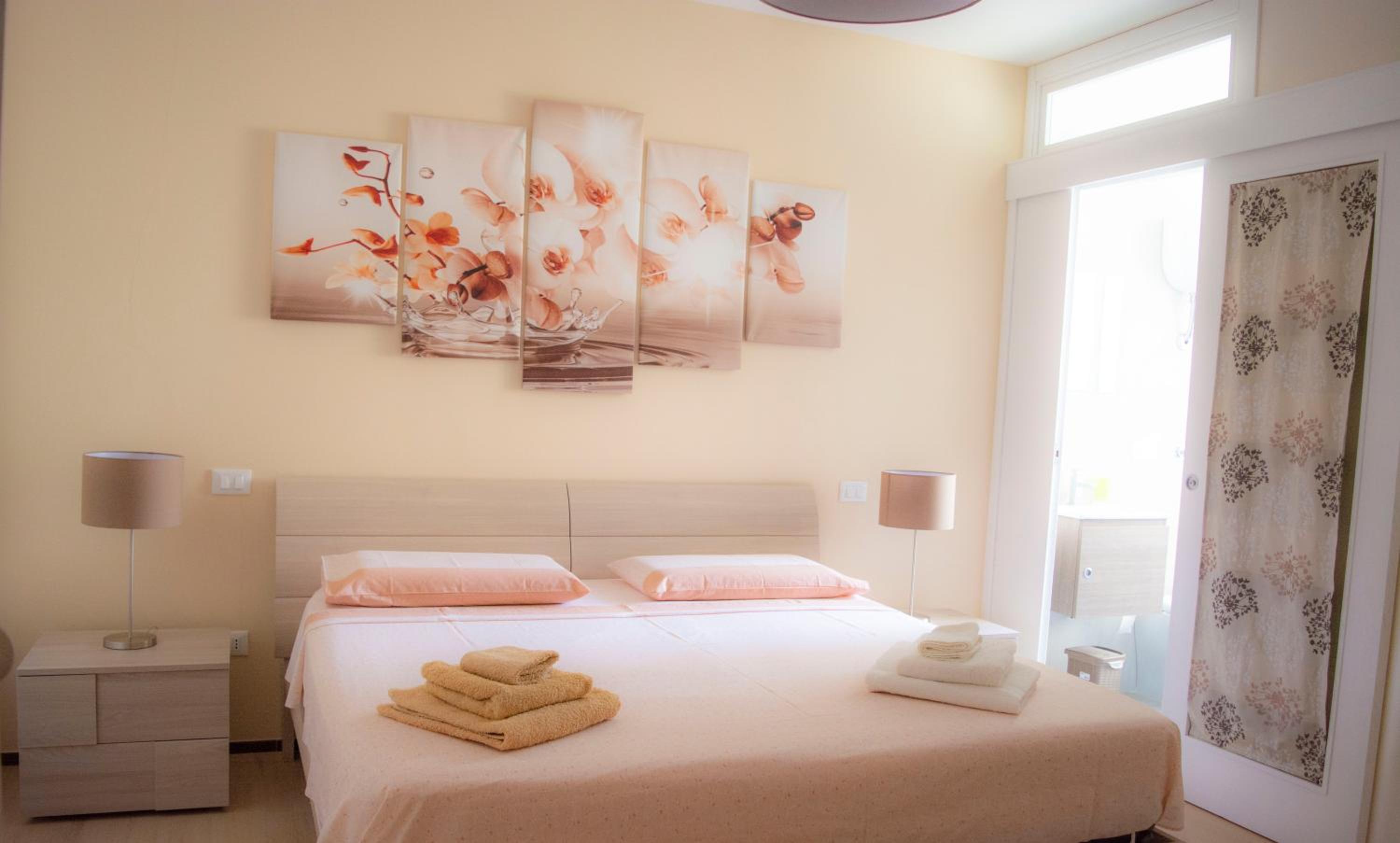 Deluxe King Room photo 1