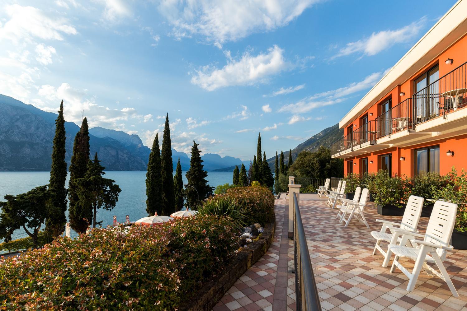 Lifestyle Double Room with Terrace and Lake View - Photo 12