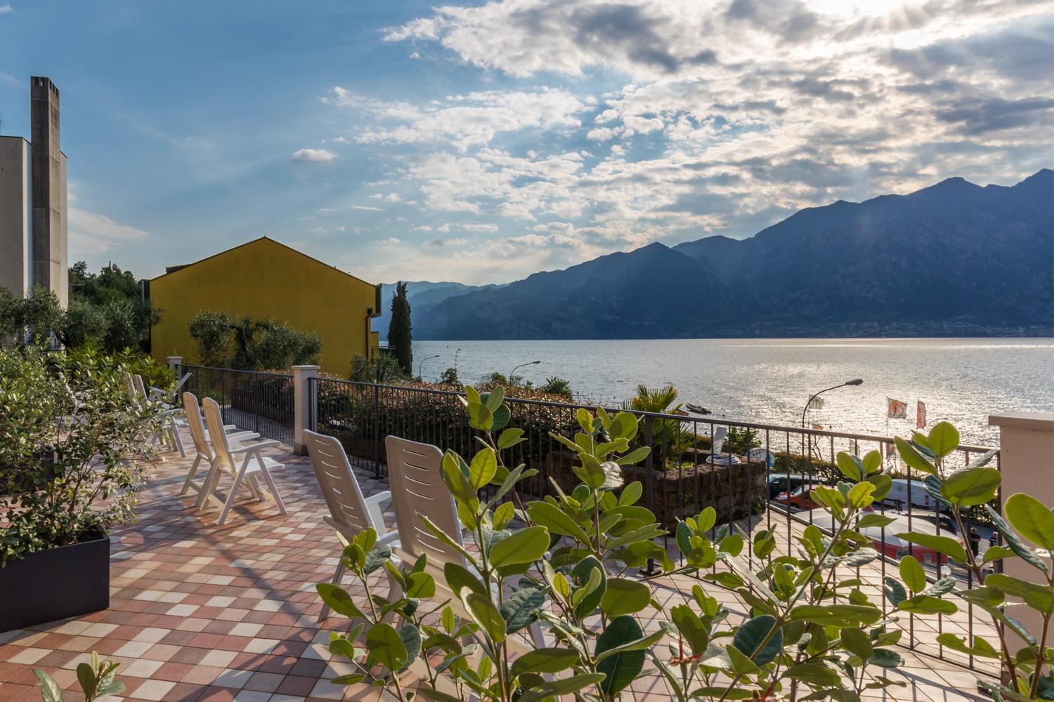 Lifestyle Double Room with Terrace and Lake View - Photo 2