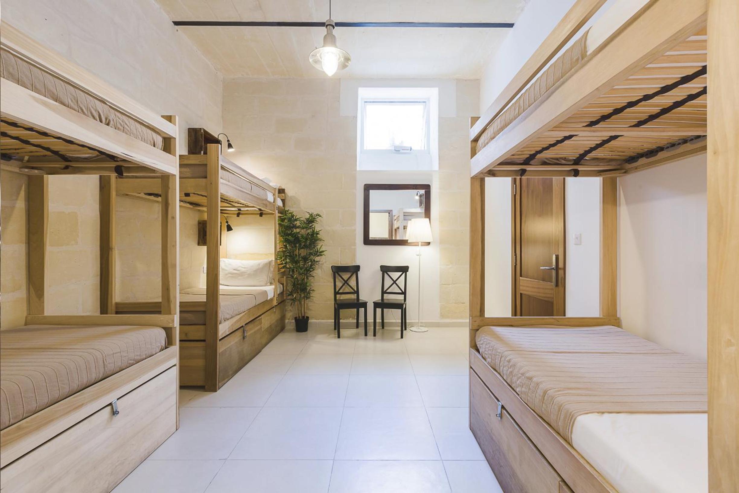 Bed in 6-Bed Female Dormitory Room with Spa Access