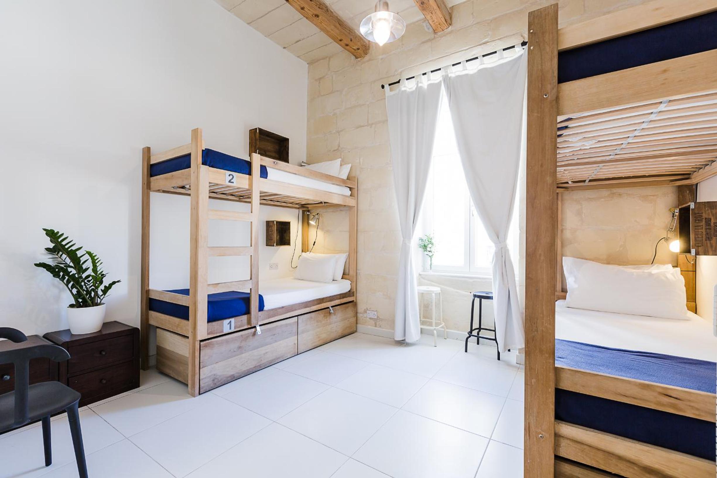 Bed in 4-Bed Mixed Dormitory Room with Spa Access