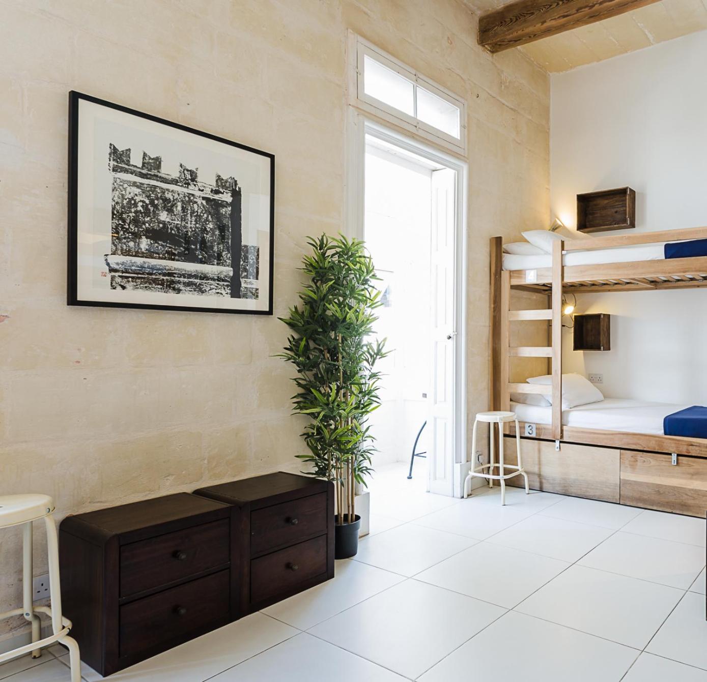 Bed in 6-Bed Mixed Dormitory Room with Spa Access photo 2