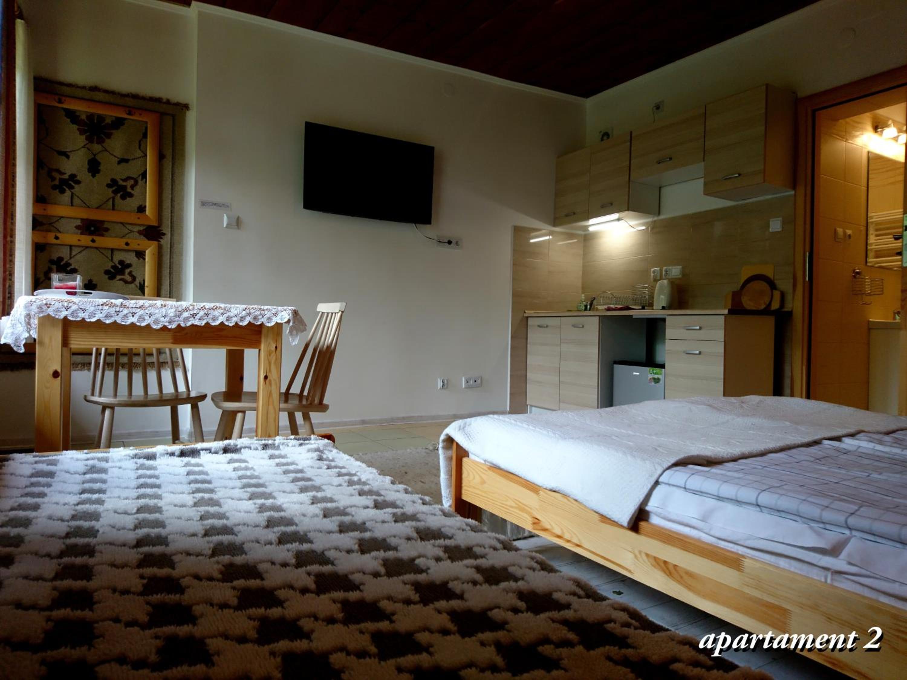Apartment with Mountain View - Photo 2