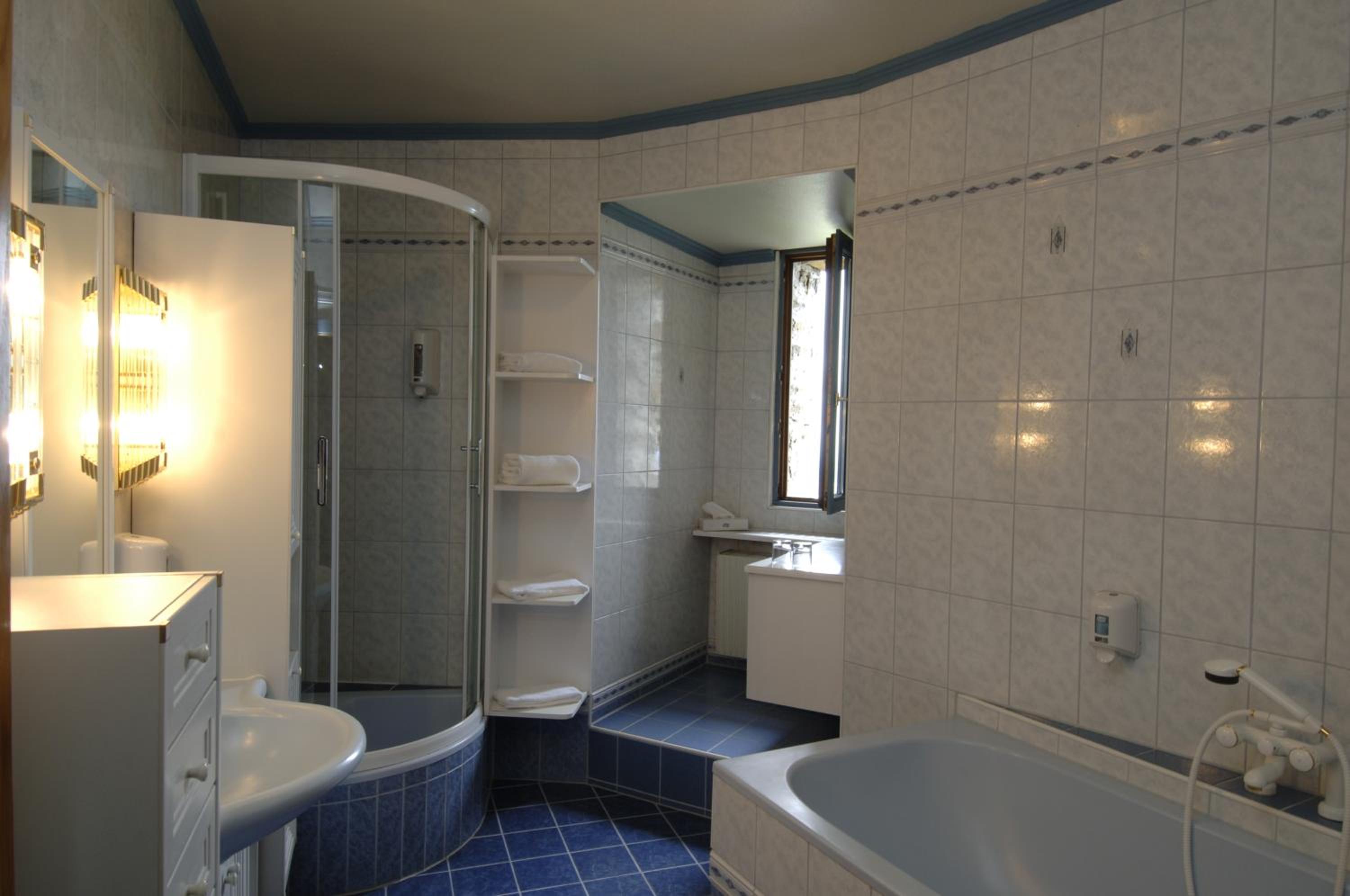 Deluxe Suite photo 2