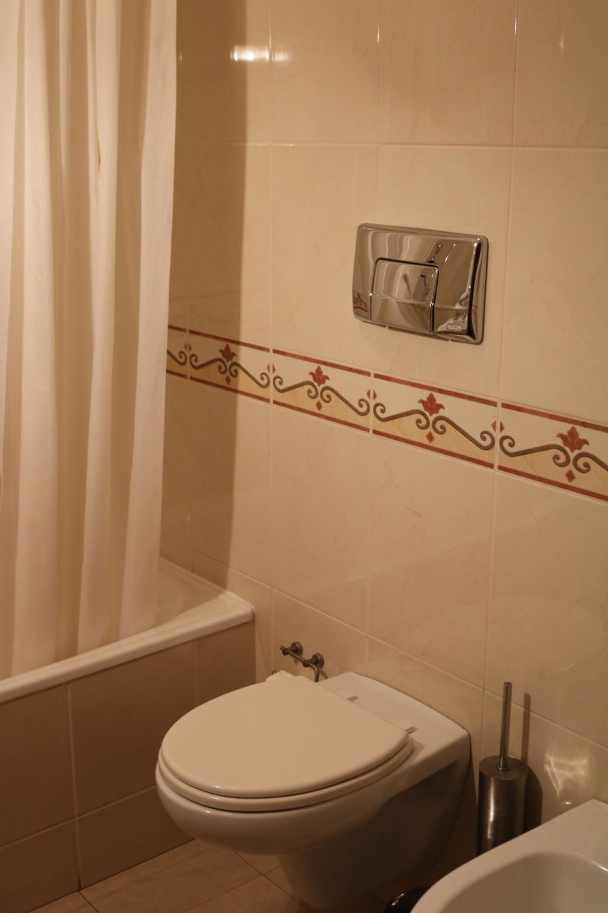 Twin Room - Photo 9