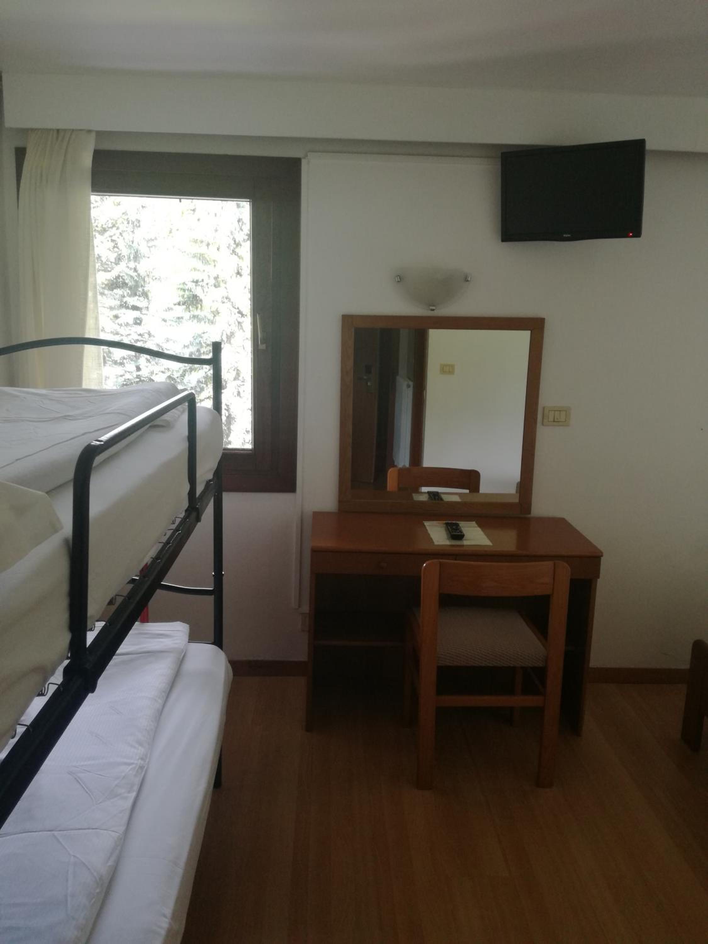 Economy Triple Room photo 1