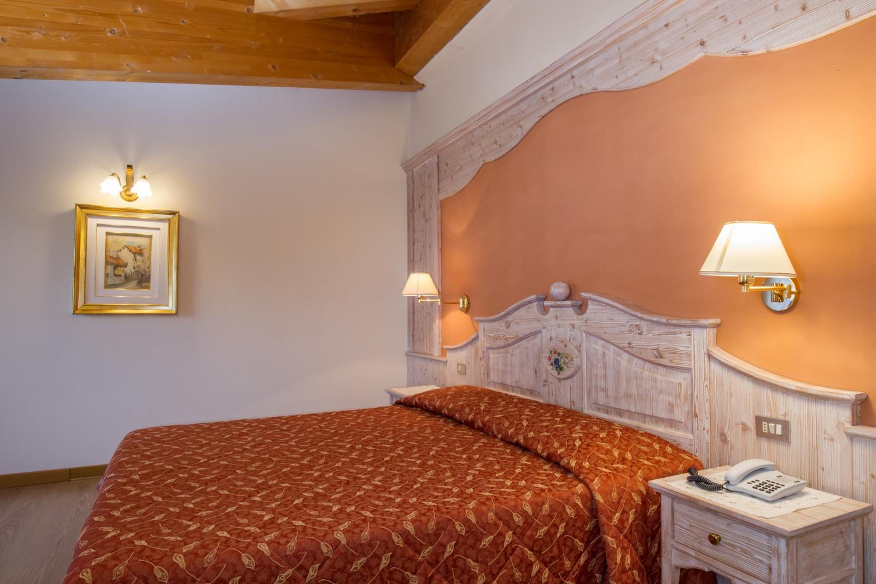 Deluxe Double or Twin Room photo 3