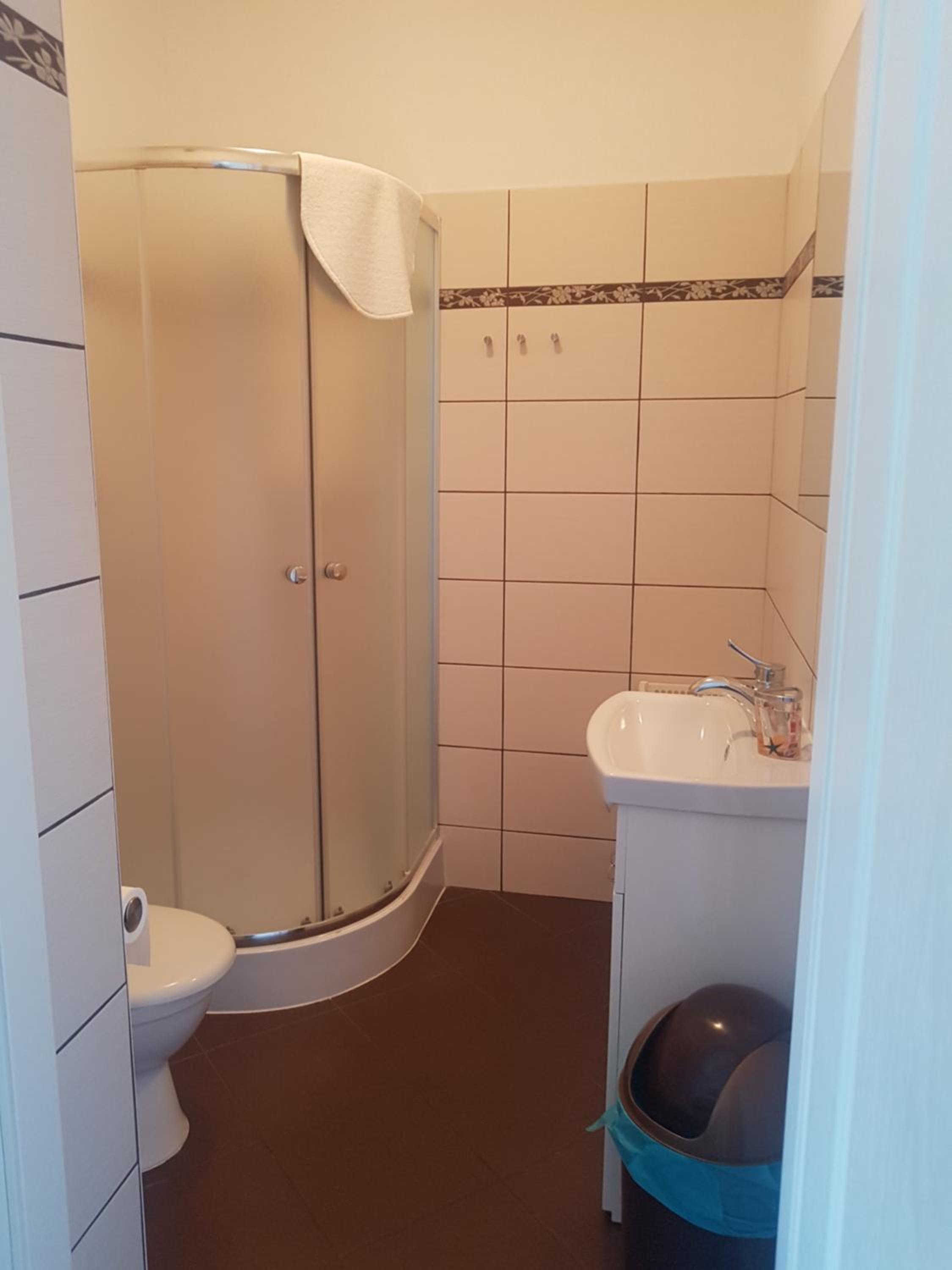 Small Double Room - Photo 4