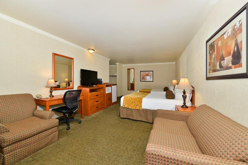 Family Room - Non-Smoking - Photo 7