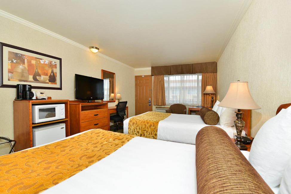 Standard Two Queen Bed Room - Photo 3