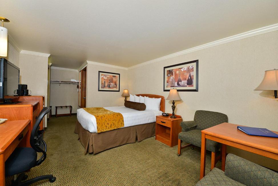 Queen Suite - Disability Access/Non-Smoking - Photo 2