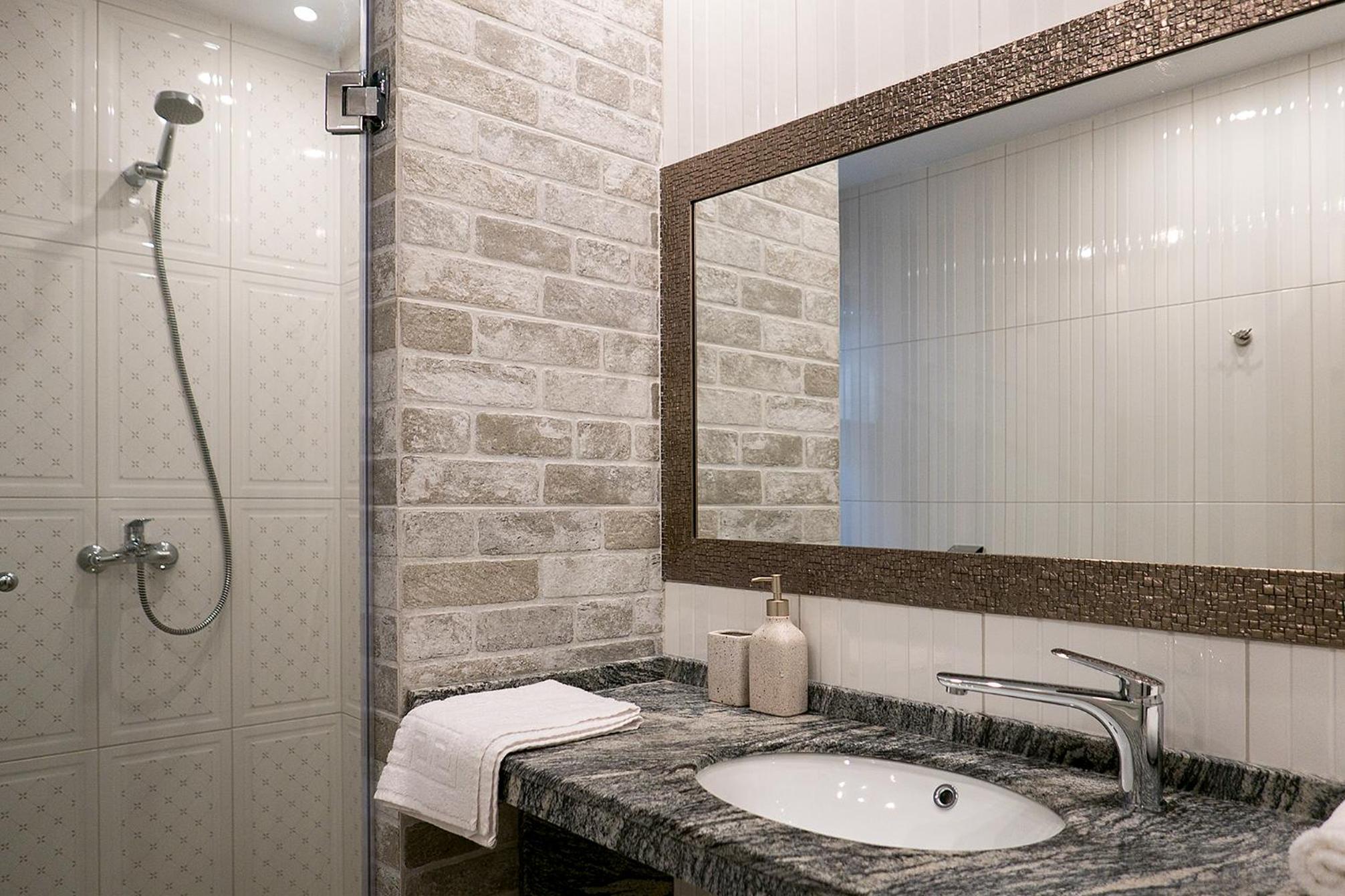 One-Bedroom Apartment with Balcony - Photo 4