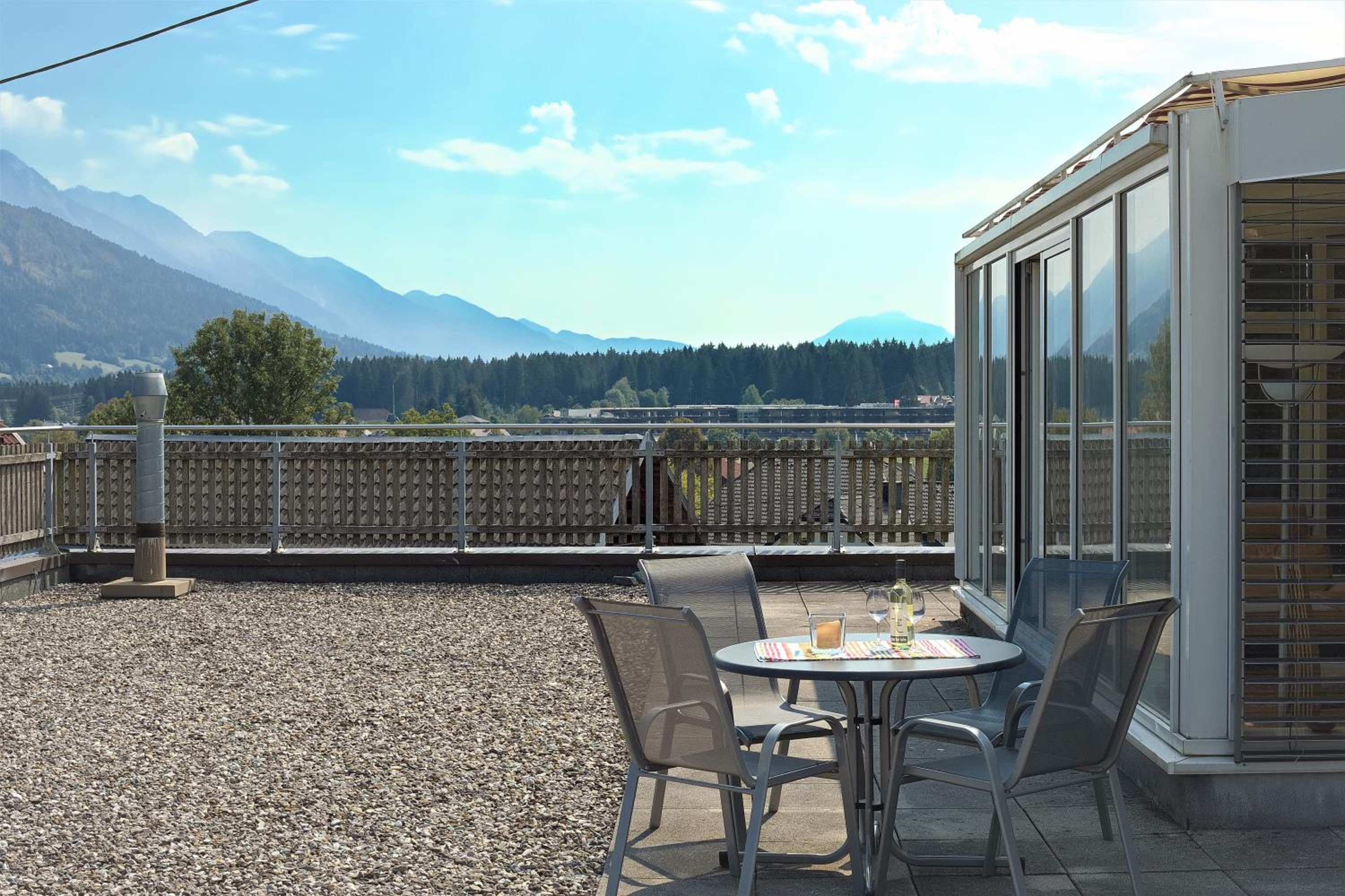 Apartment with Terrace and Conservatory photo 2