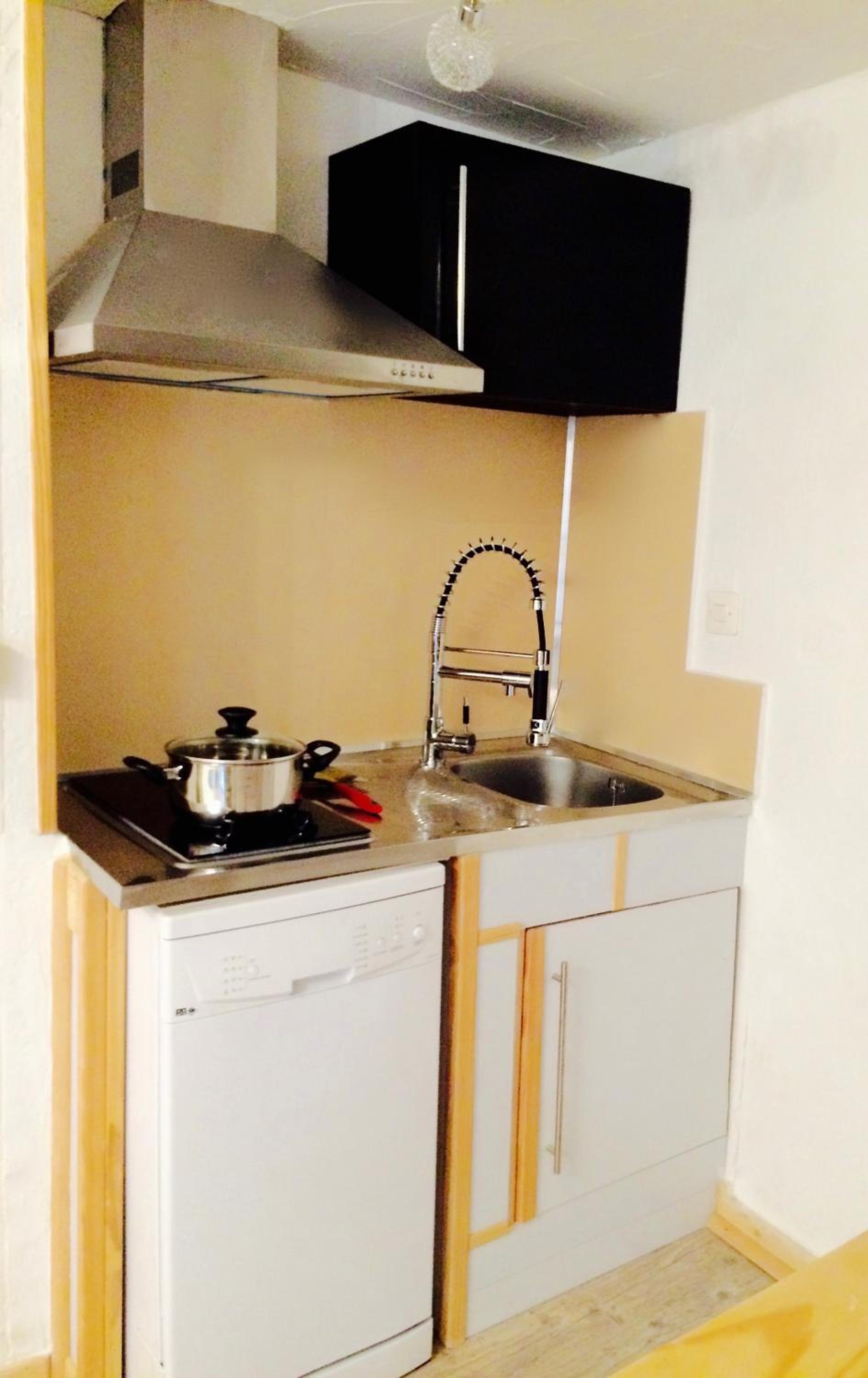 One-Bedroom Apartment - Photo 3