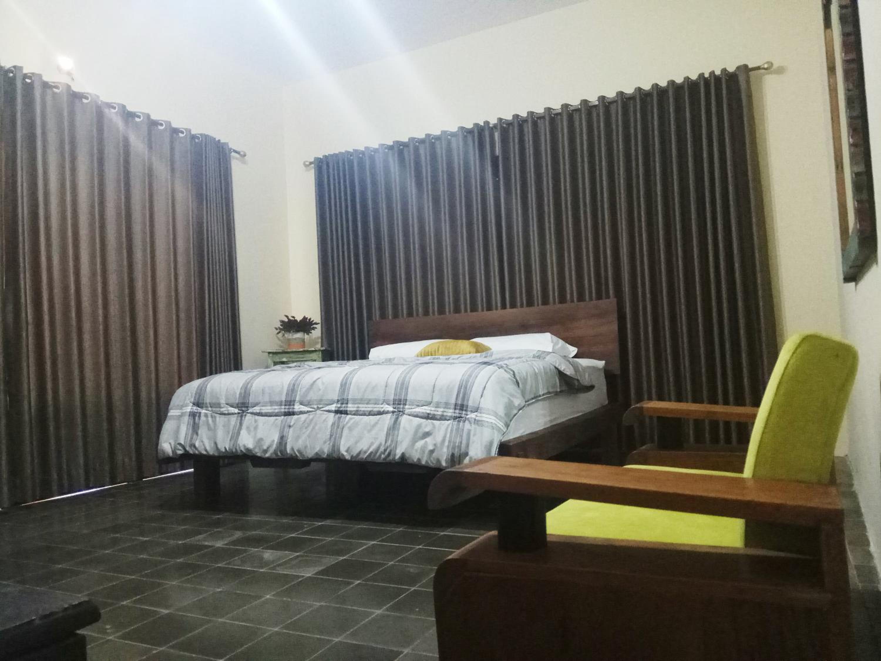 Large Double Room - Photo 4