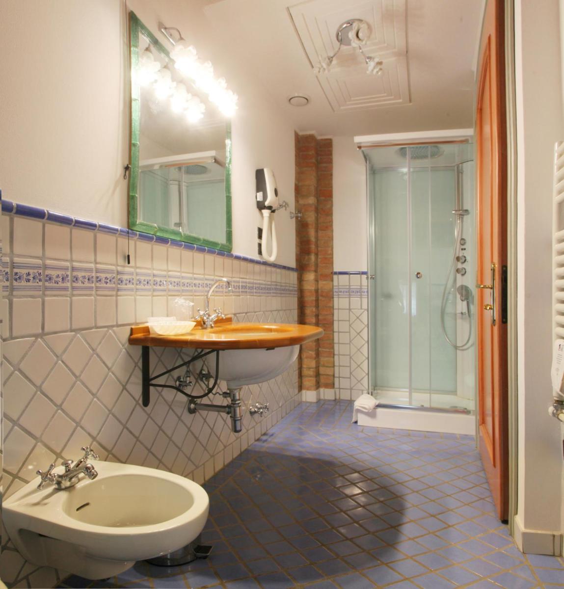 Standard Double Room with City View photo 3