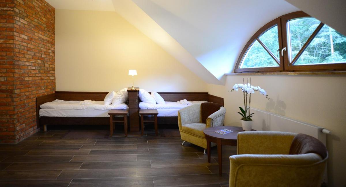 Quadruple Room with Private Bathroom photo 3