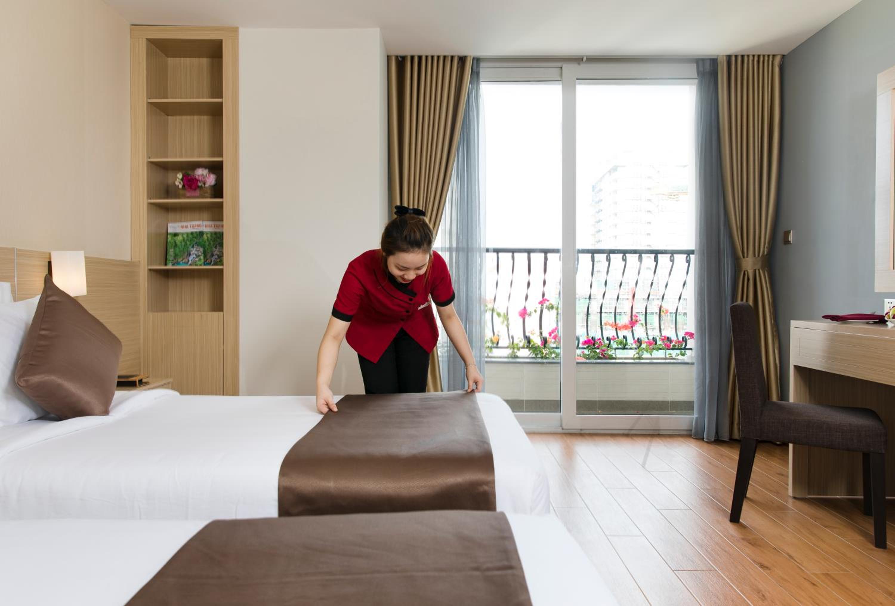 Deluxe Triple Room with City View - Photo 5