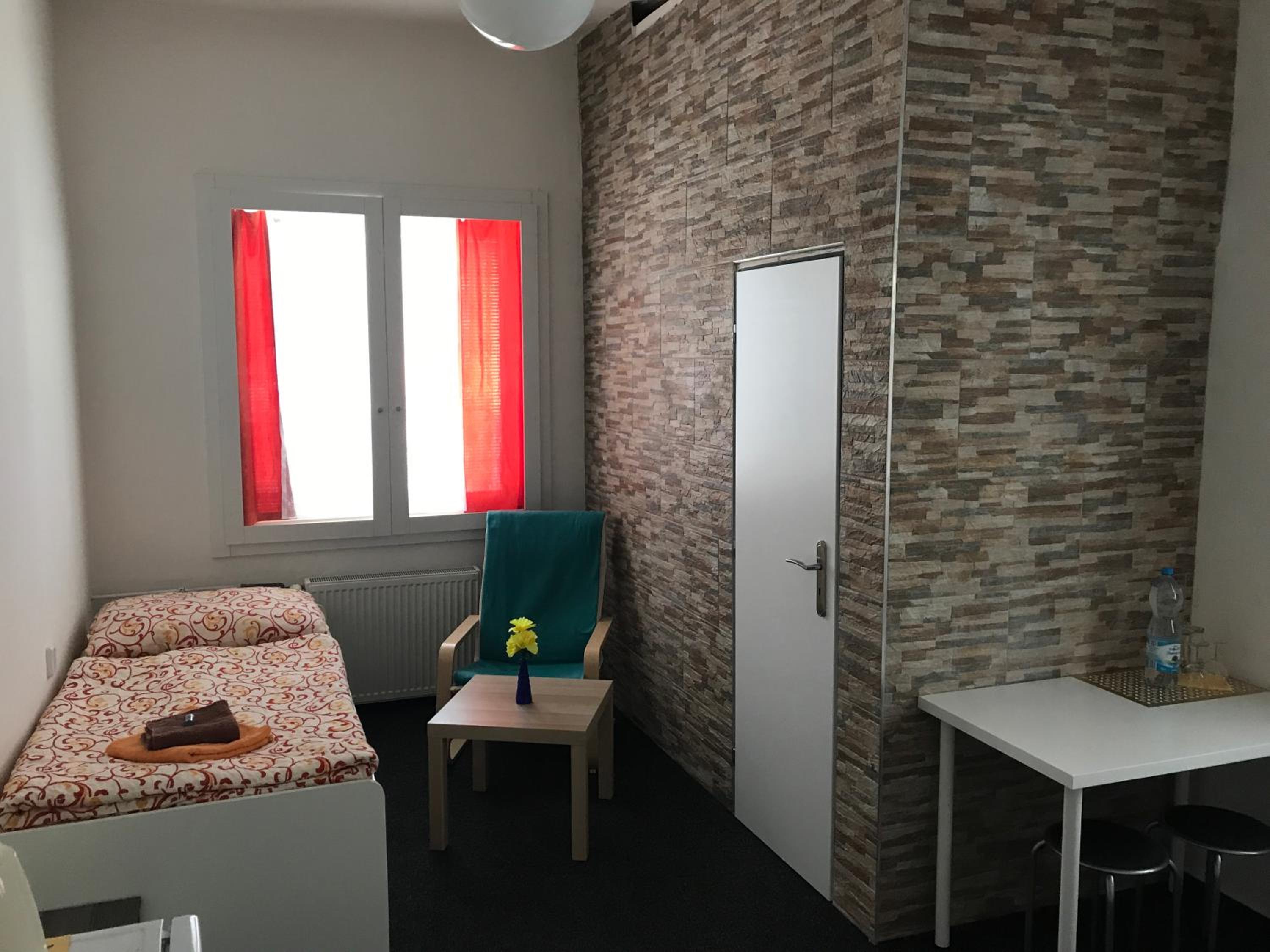 Twin Room with Private Bathroom - Photo 13