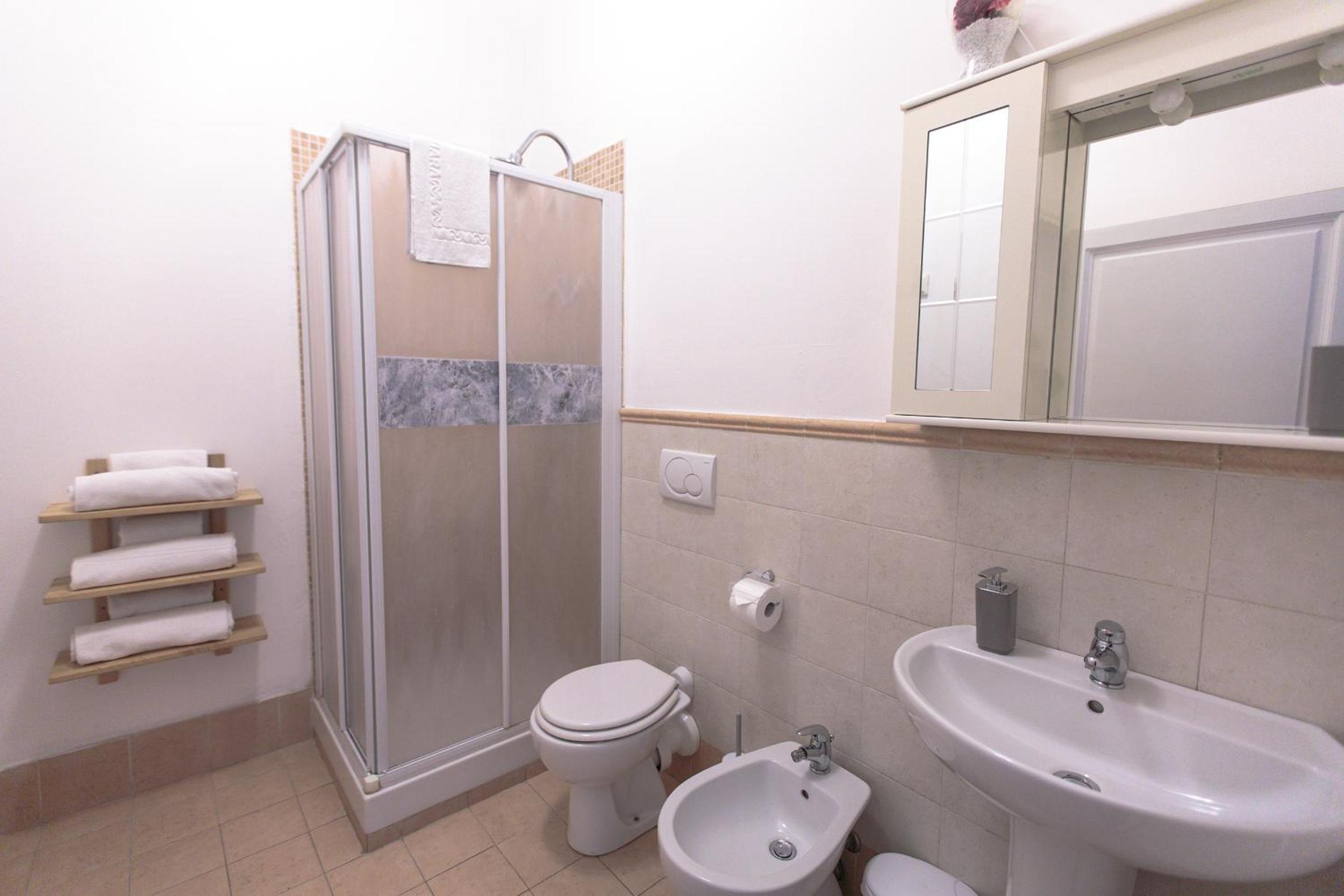 Triple Room with Private External Bathroom - Photo 2