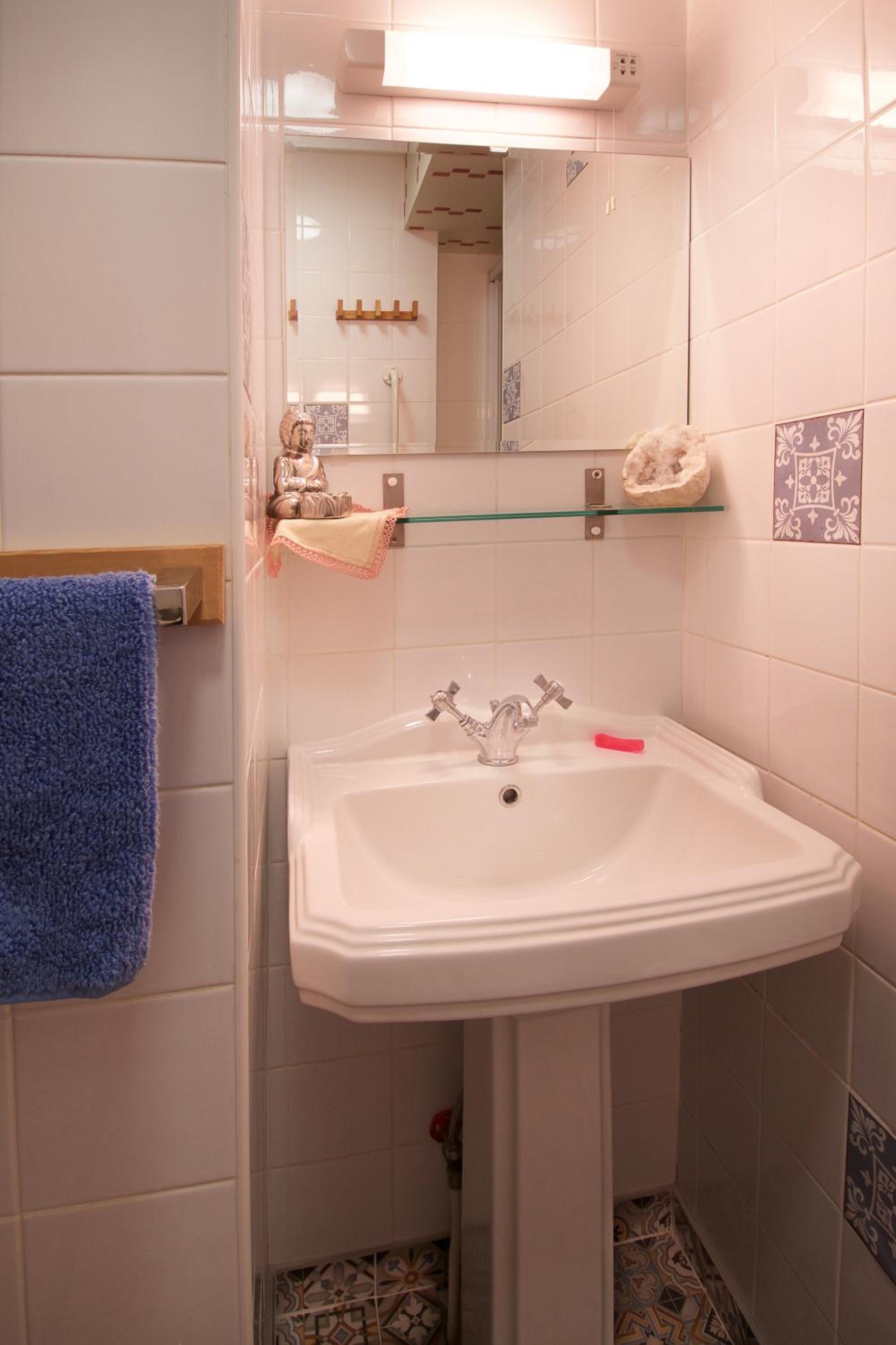 Eight-Bedroom House photo 3