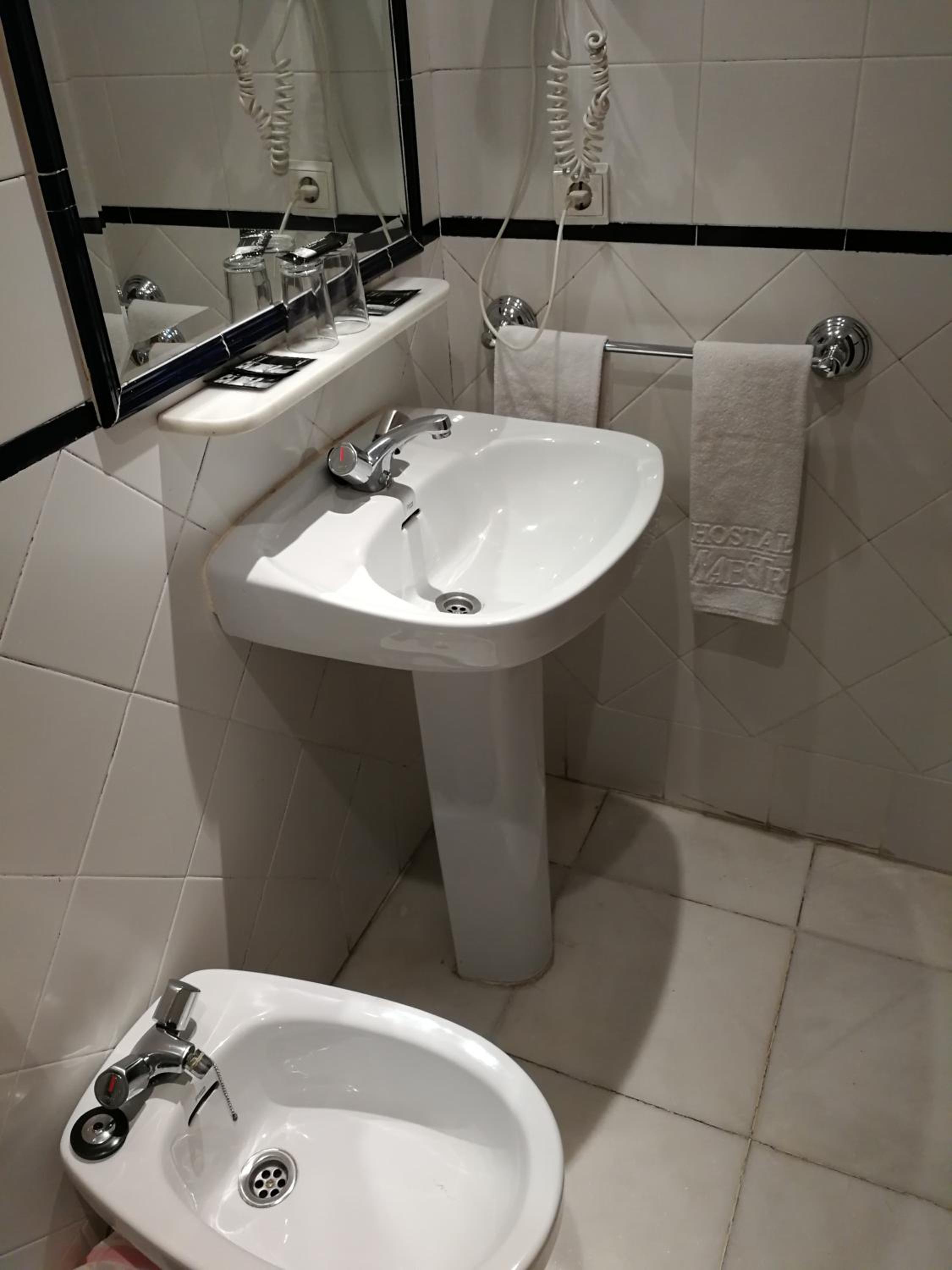 Double or Twin Room - Photo 22