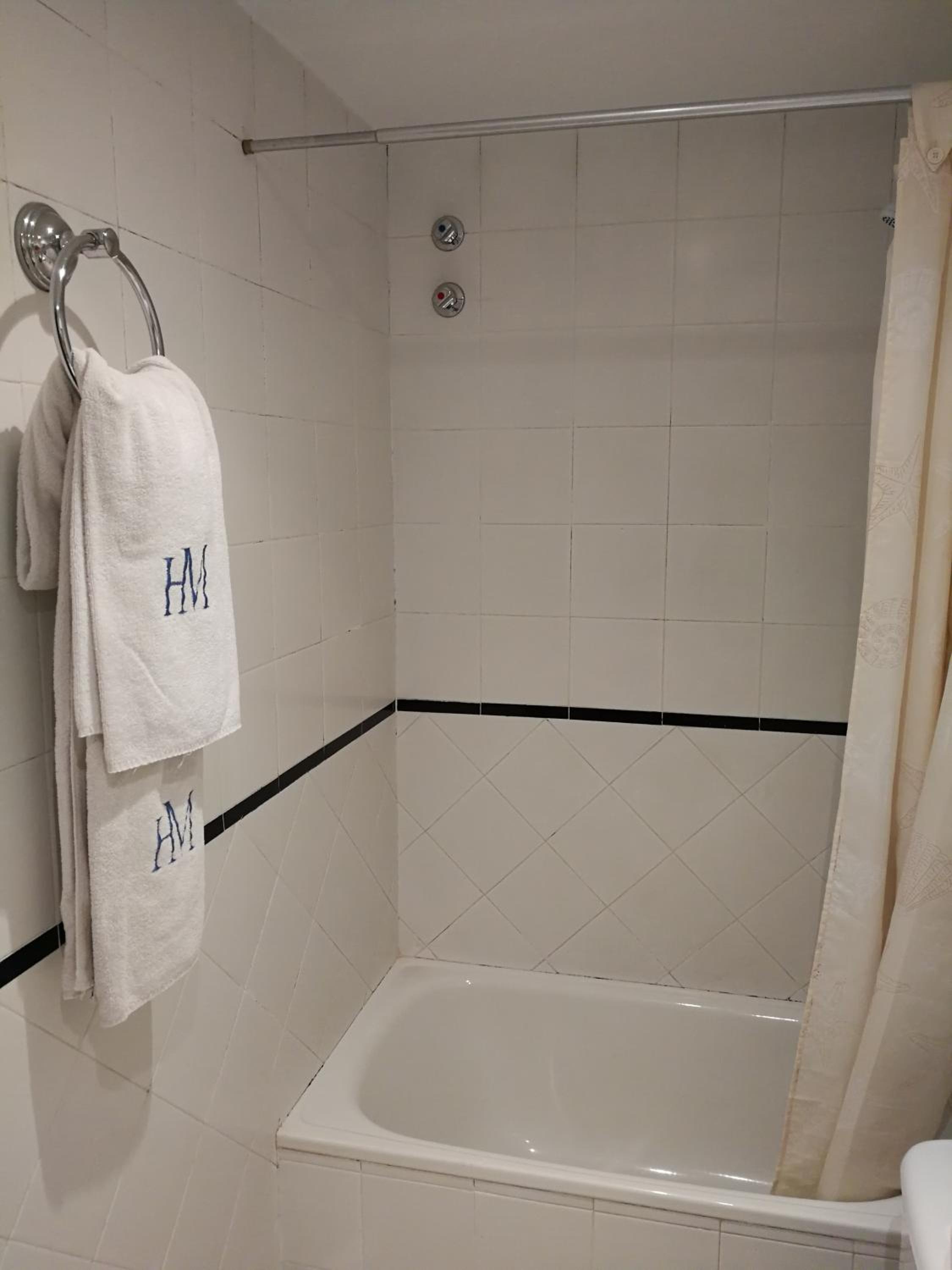 Double or Twin Room - Photo 23