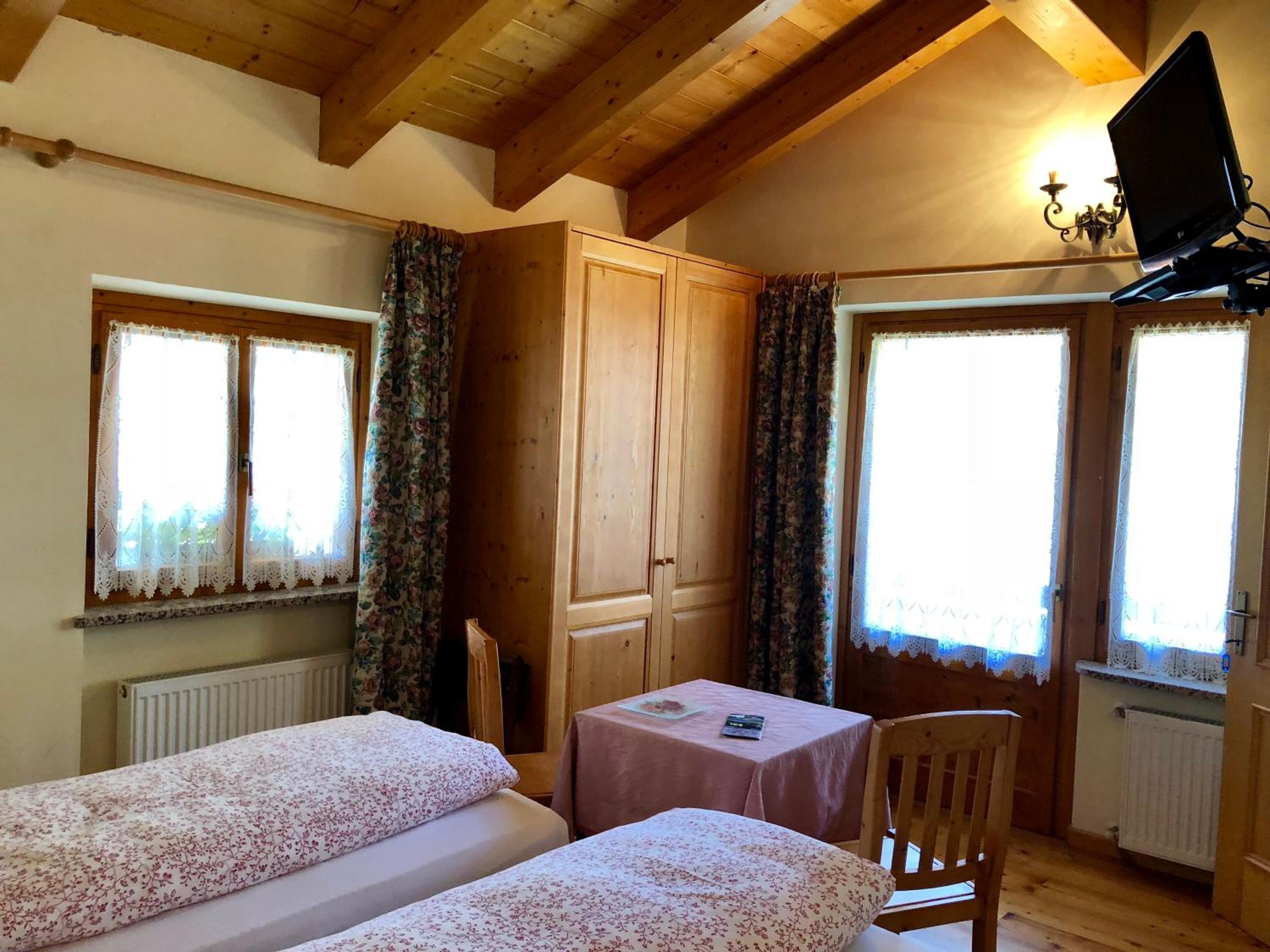 Deluxe Double or Twin Room photo 1