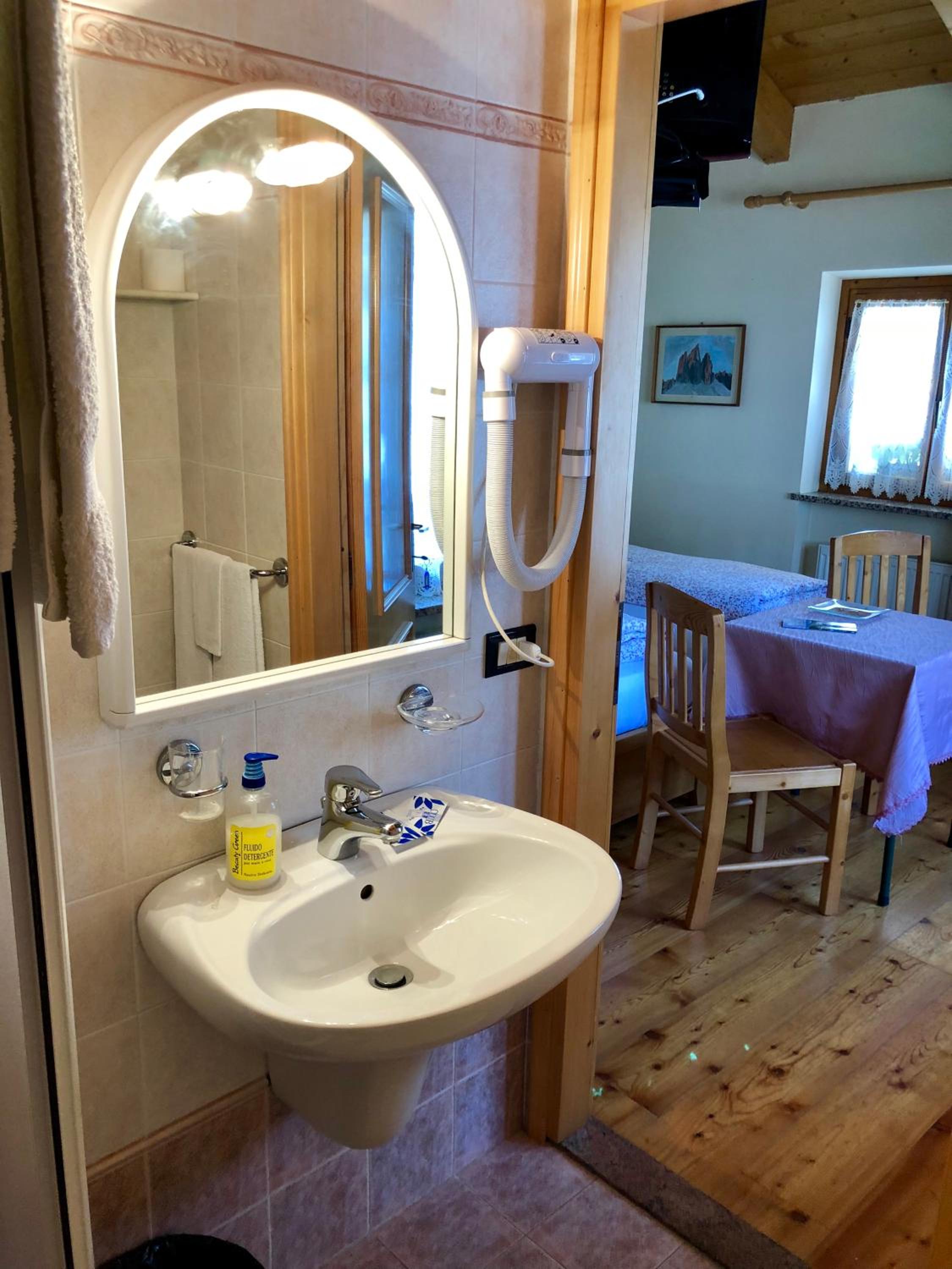 Deluxe Double or Twin Room photo 3