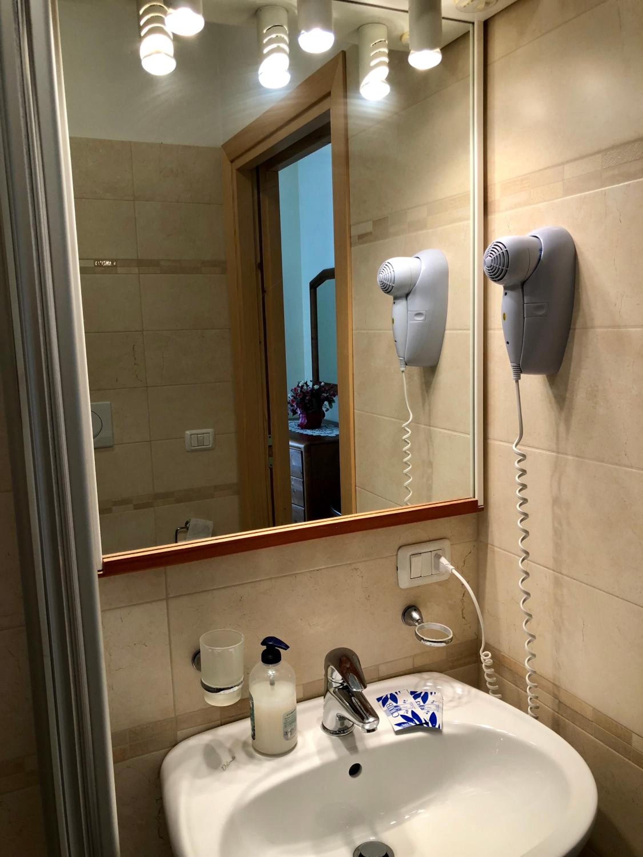 Deluxe Double or Twin Room with Balcony photo 3