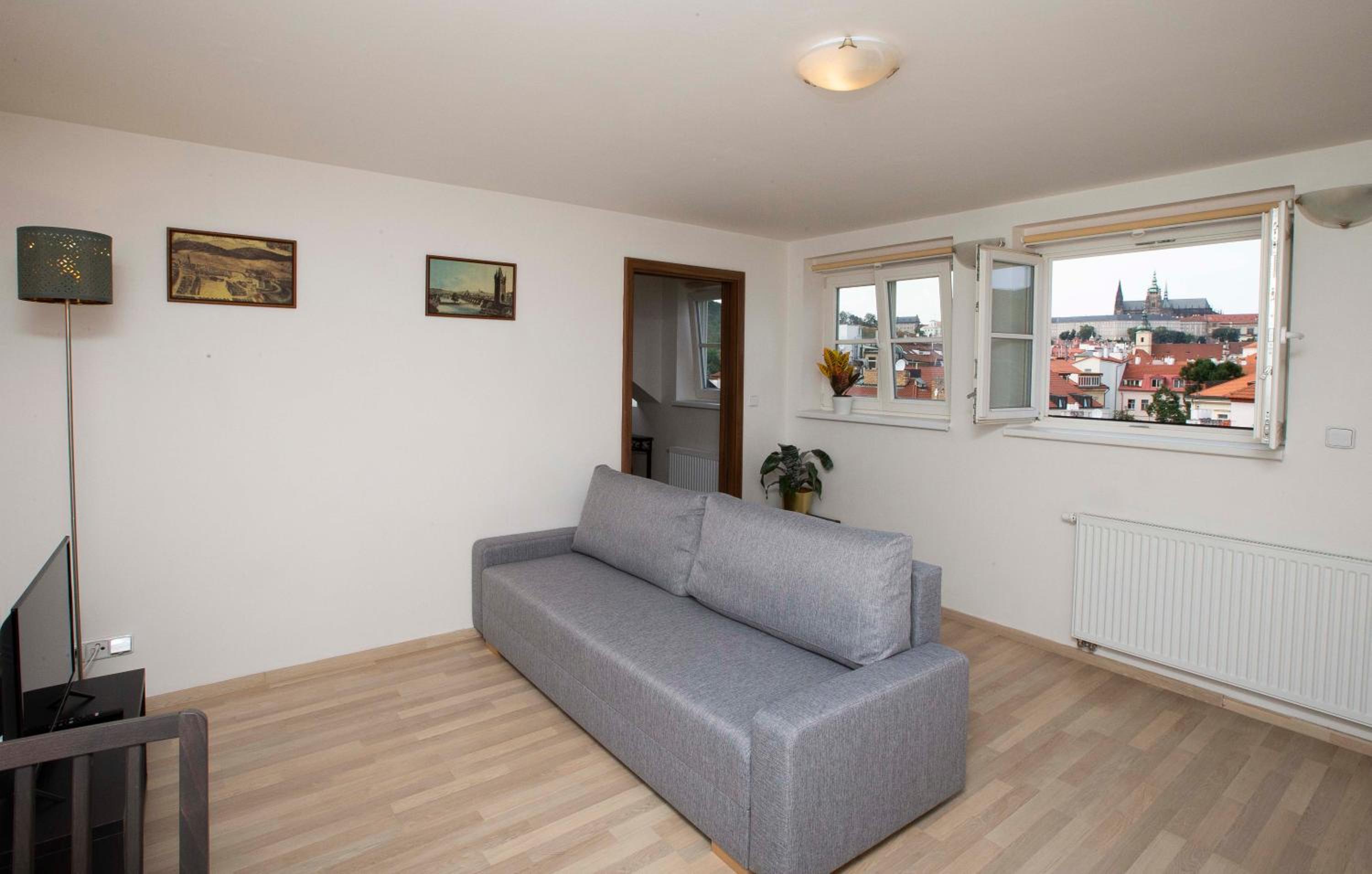 Superior Apartment with Castel View