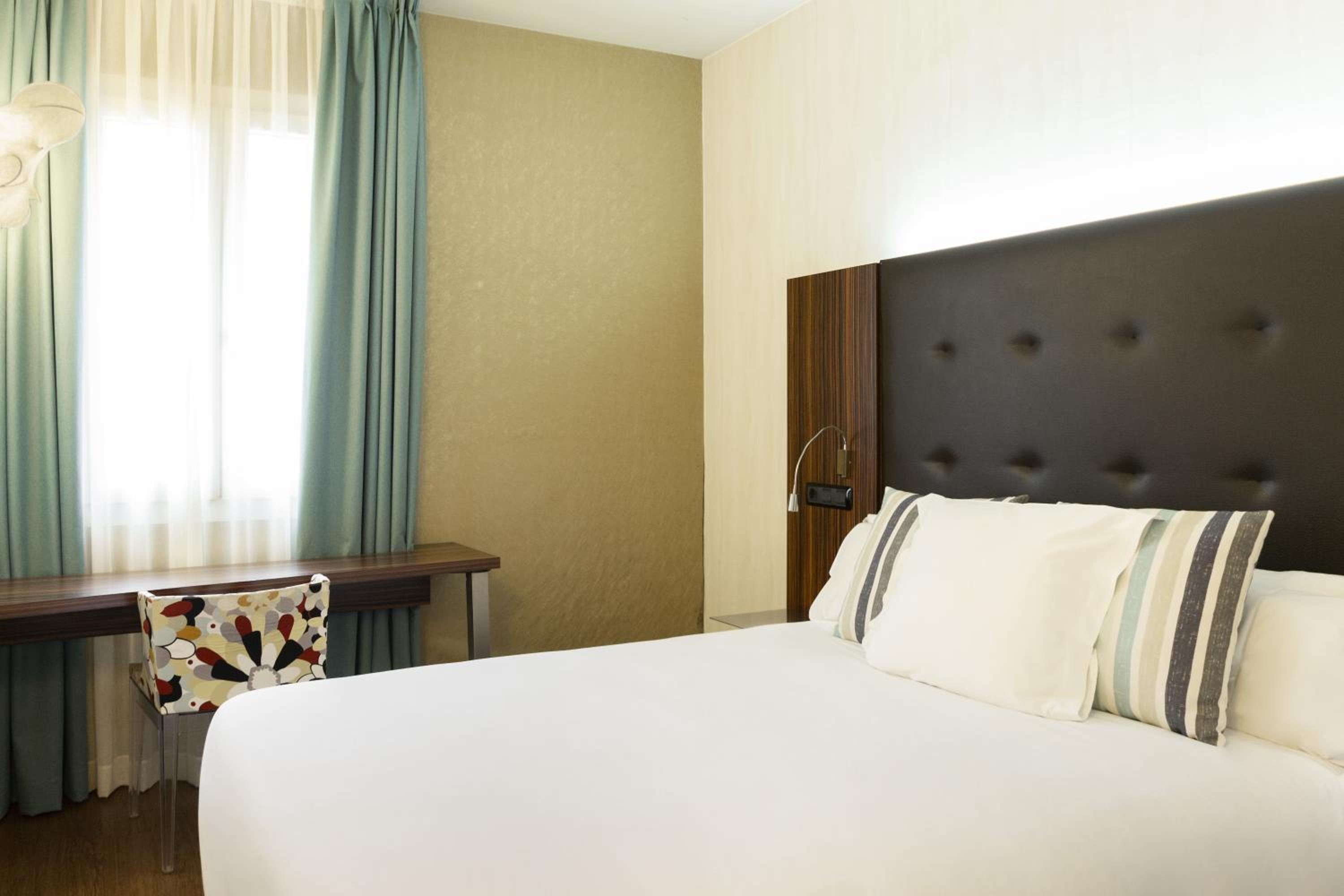Double Room - Photo 7