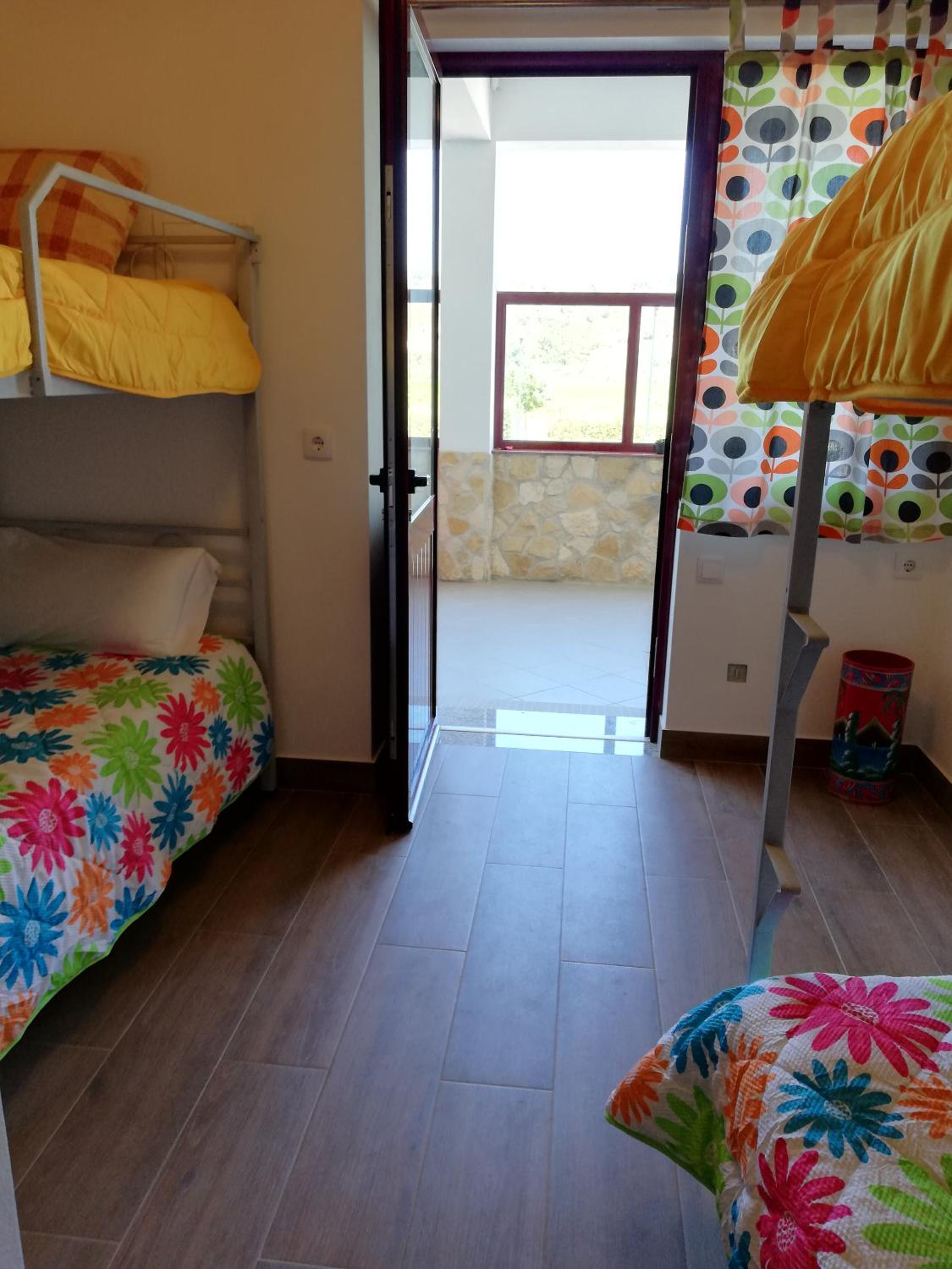 Quadruple Room with Private Bathroom - Photo 8