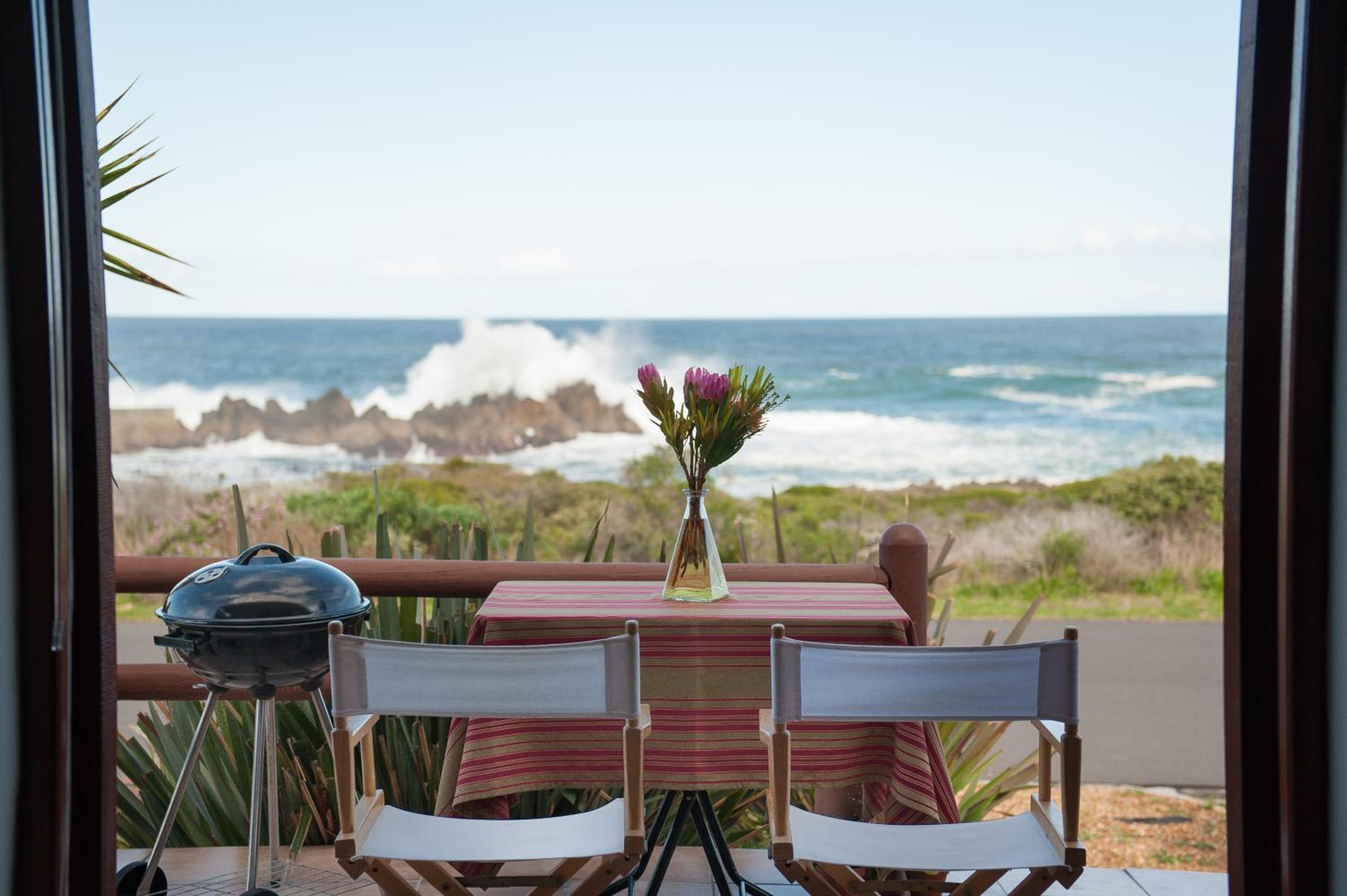 One-Bedroom Apartment - Sea Front - Photo 3