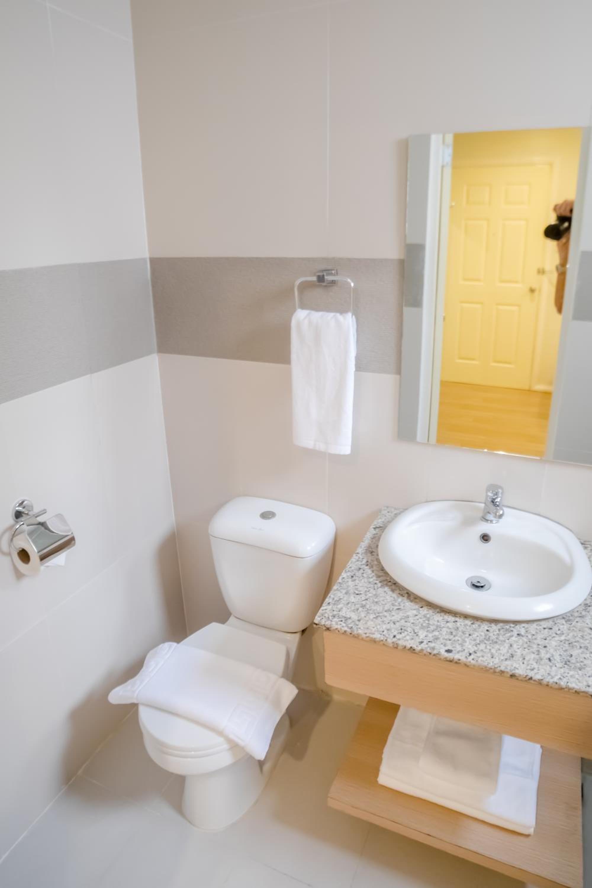 Deluxe Twin Room - Photo 6