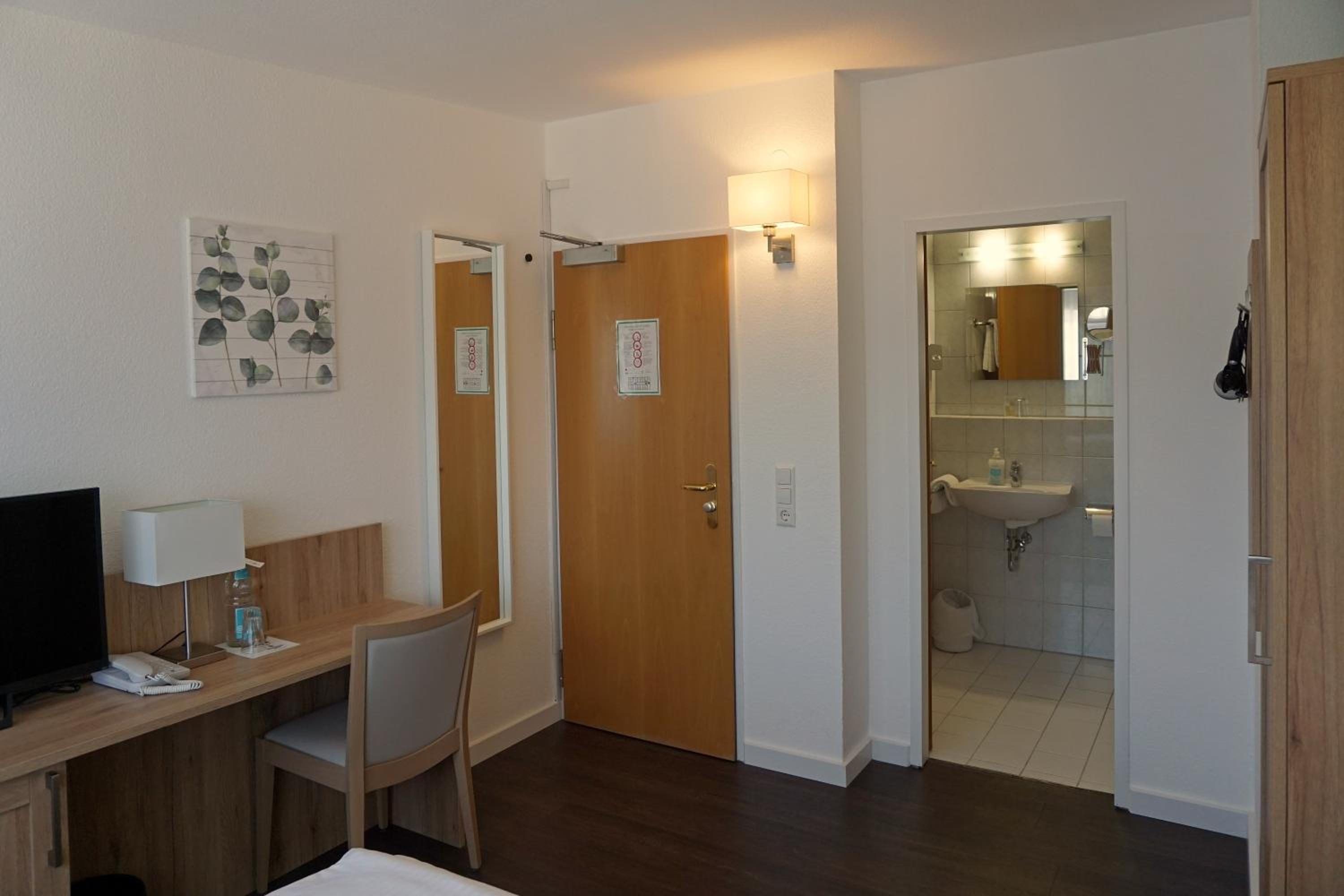 Premium Queen Room photo 3