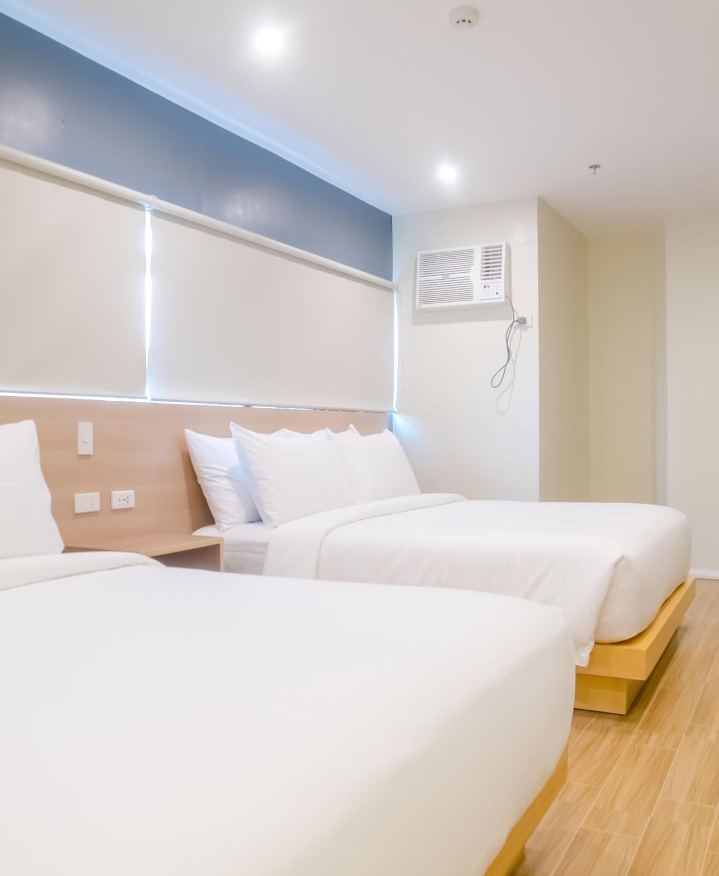 Deluxe Queen Room with Two Queen Beds - Photo 3