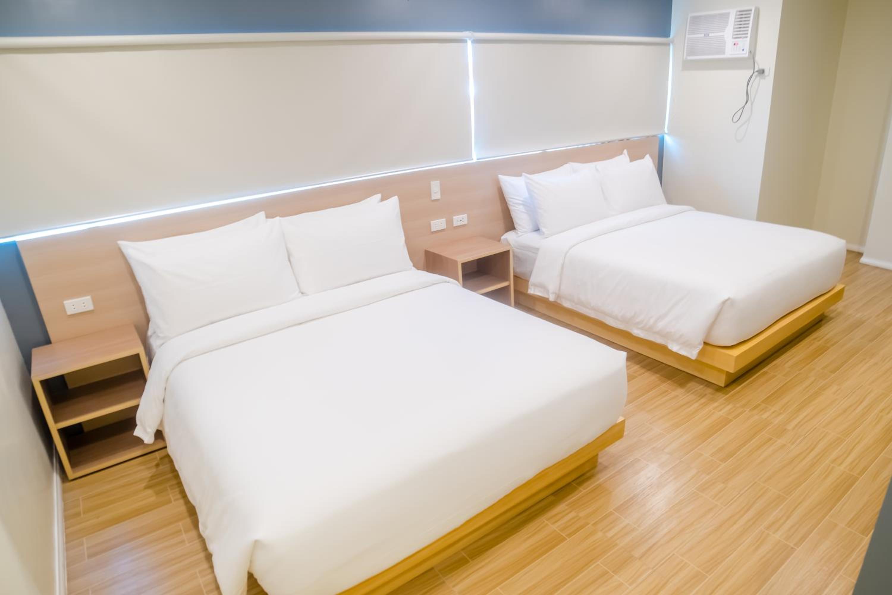 Deluxe Queen Room with Two Queen Beds - Photo 4