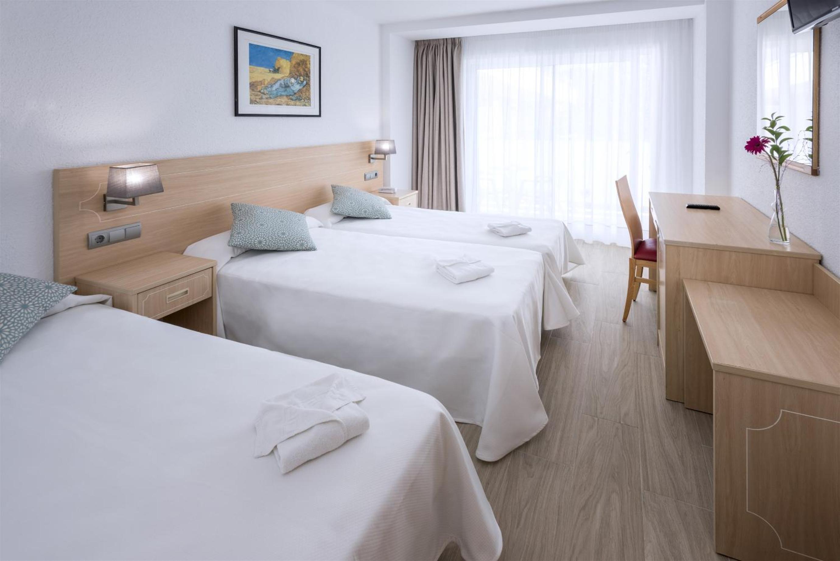 Standard Double Room (2 Adults) - Photo 2