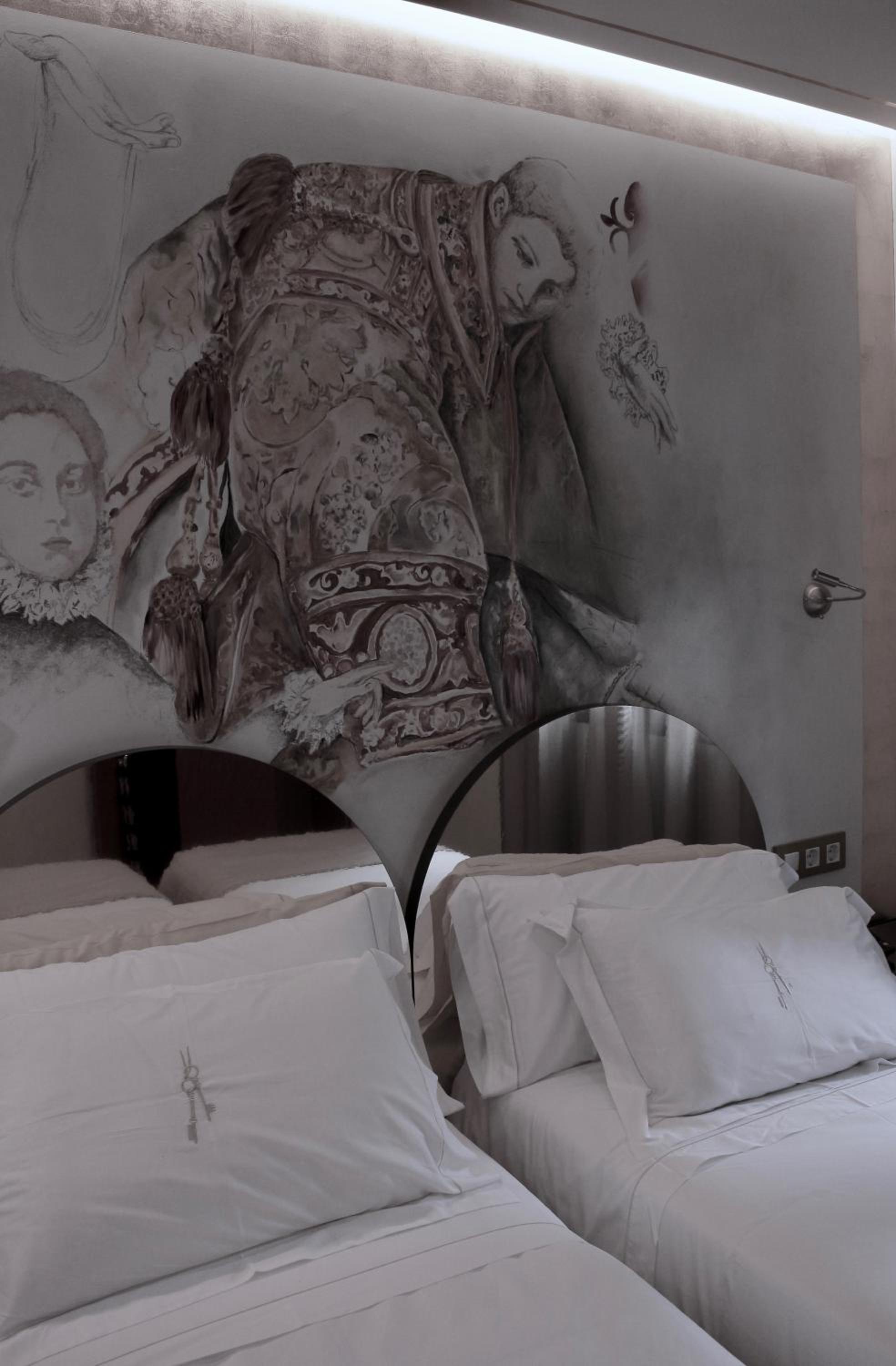 Double or Twin Room - Photo 4