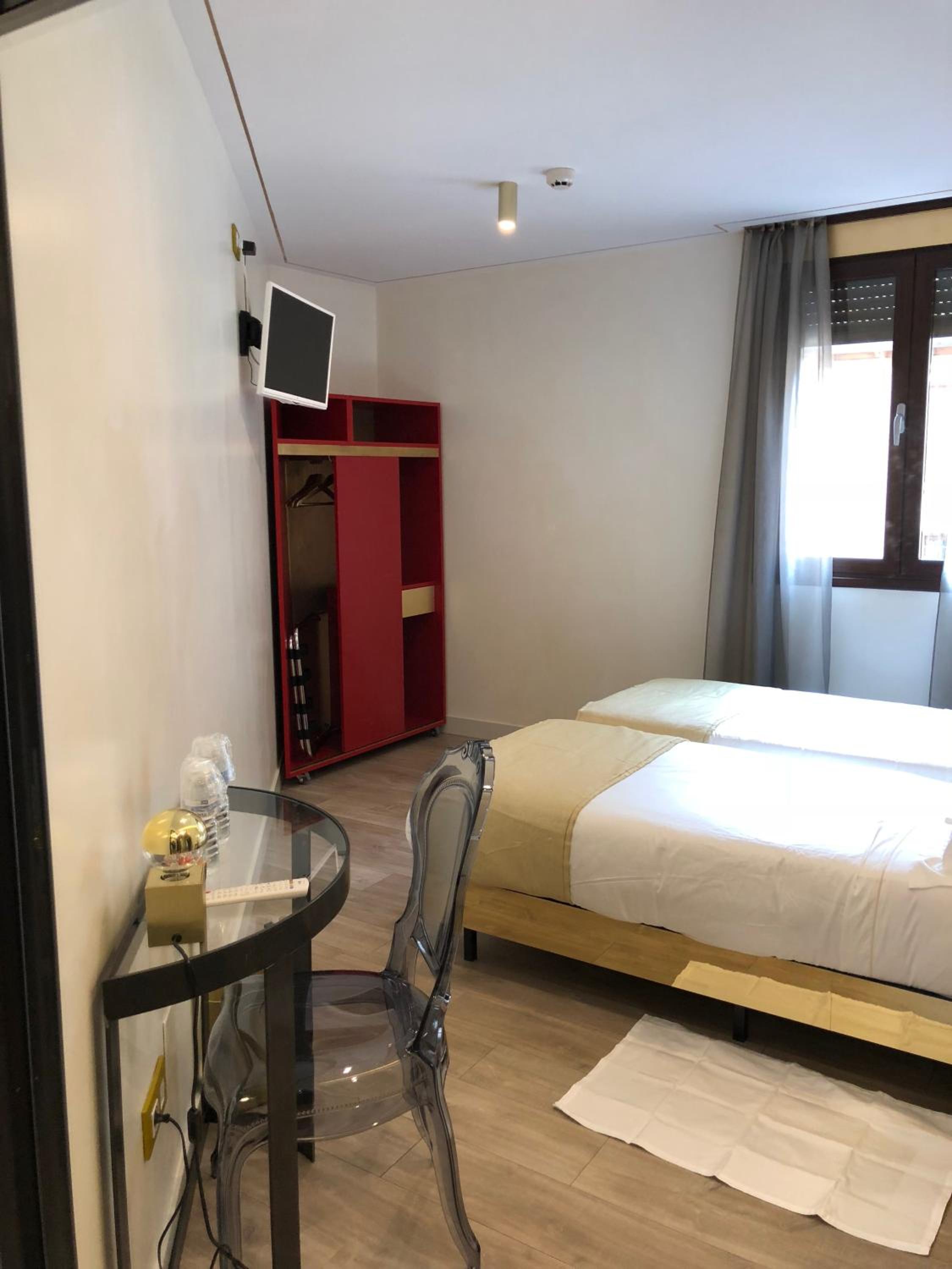 Double or Twin Room - Photo 6