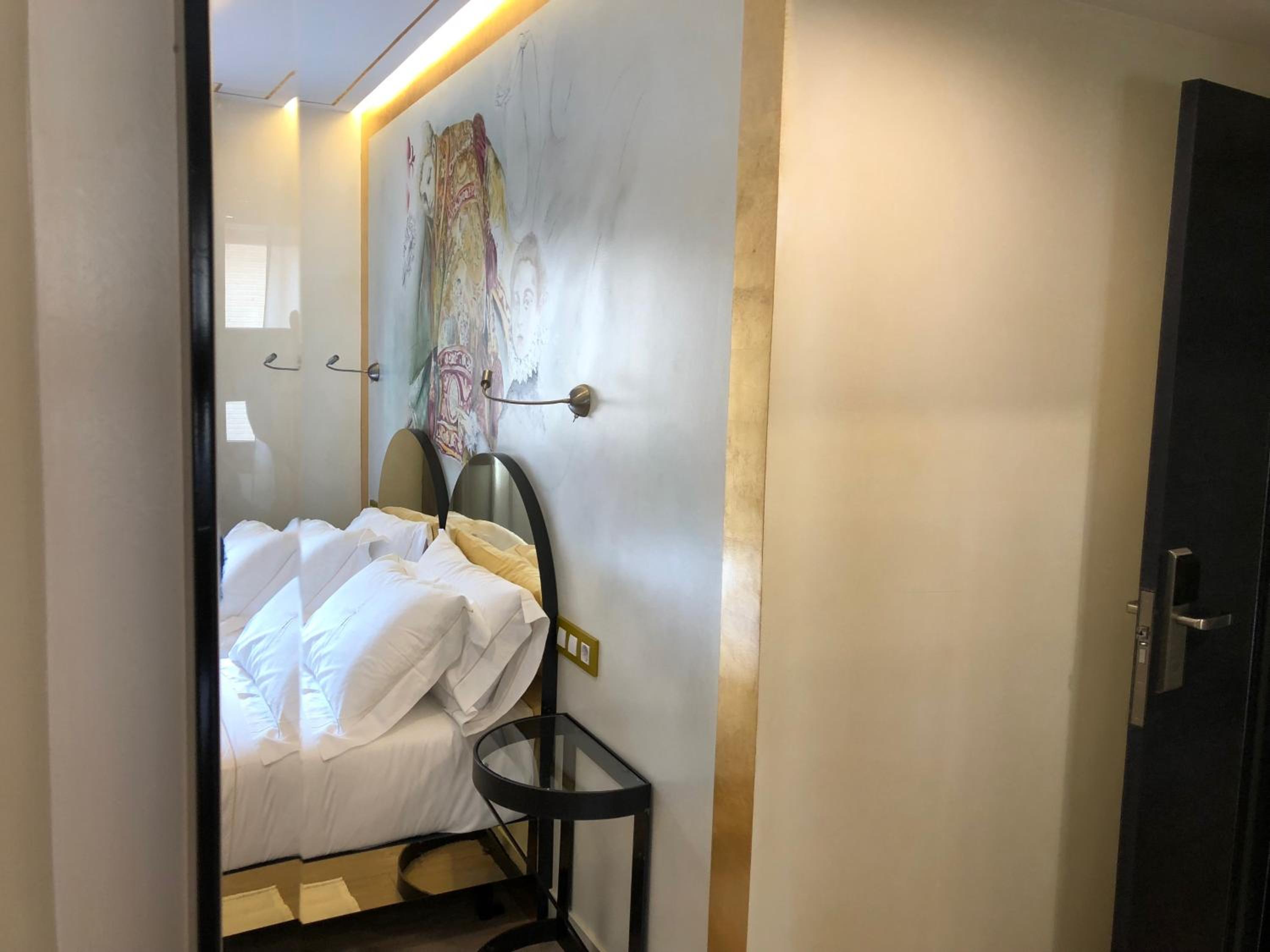 Double or Twin Room - Photo 8