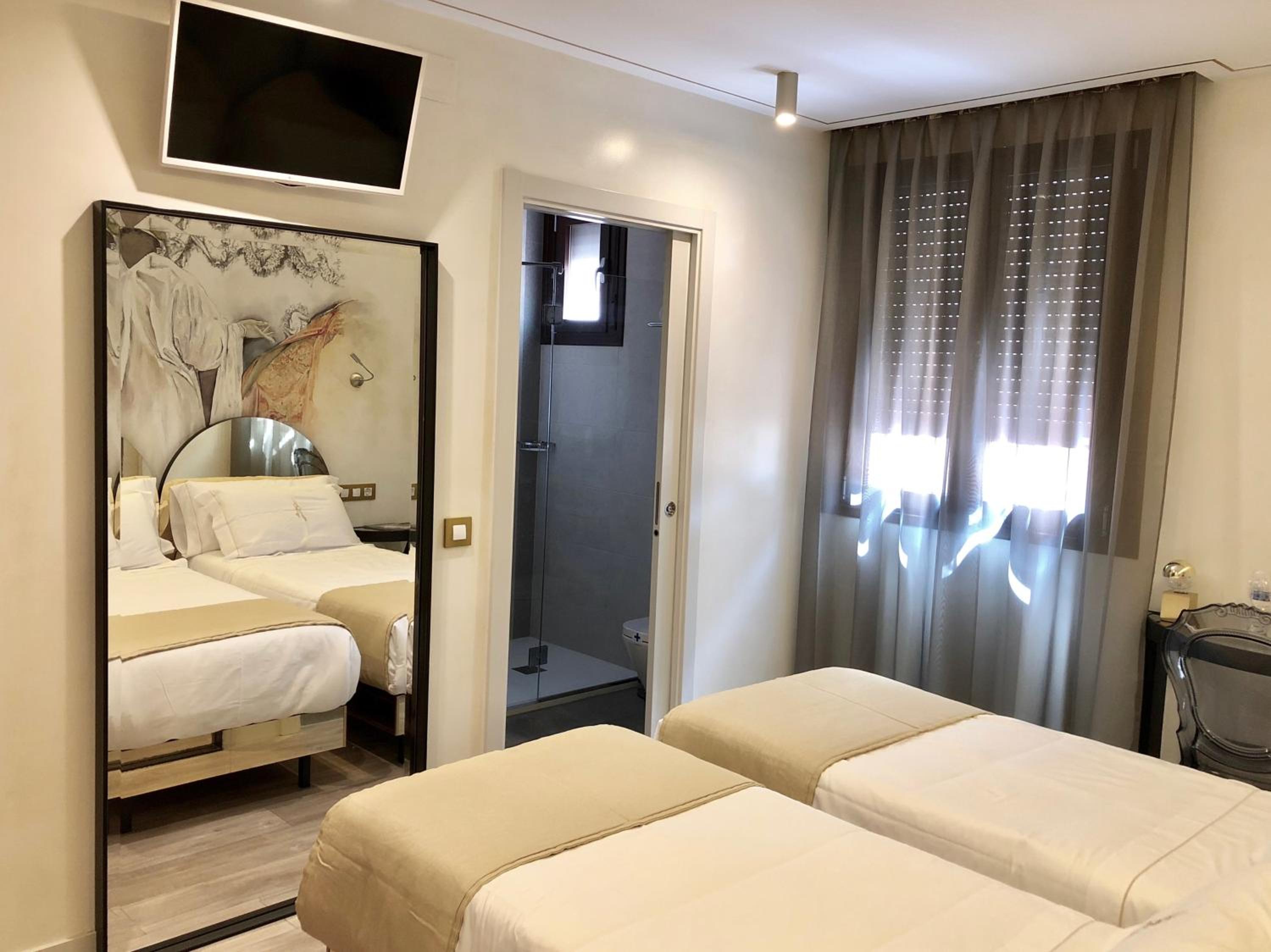Double or Twin Room - Photo 1