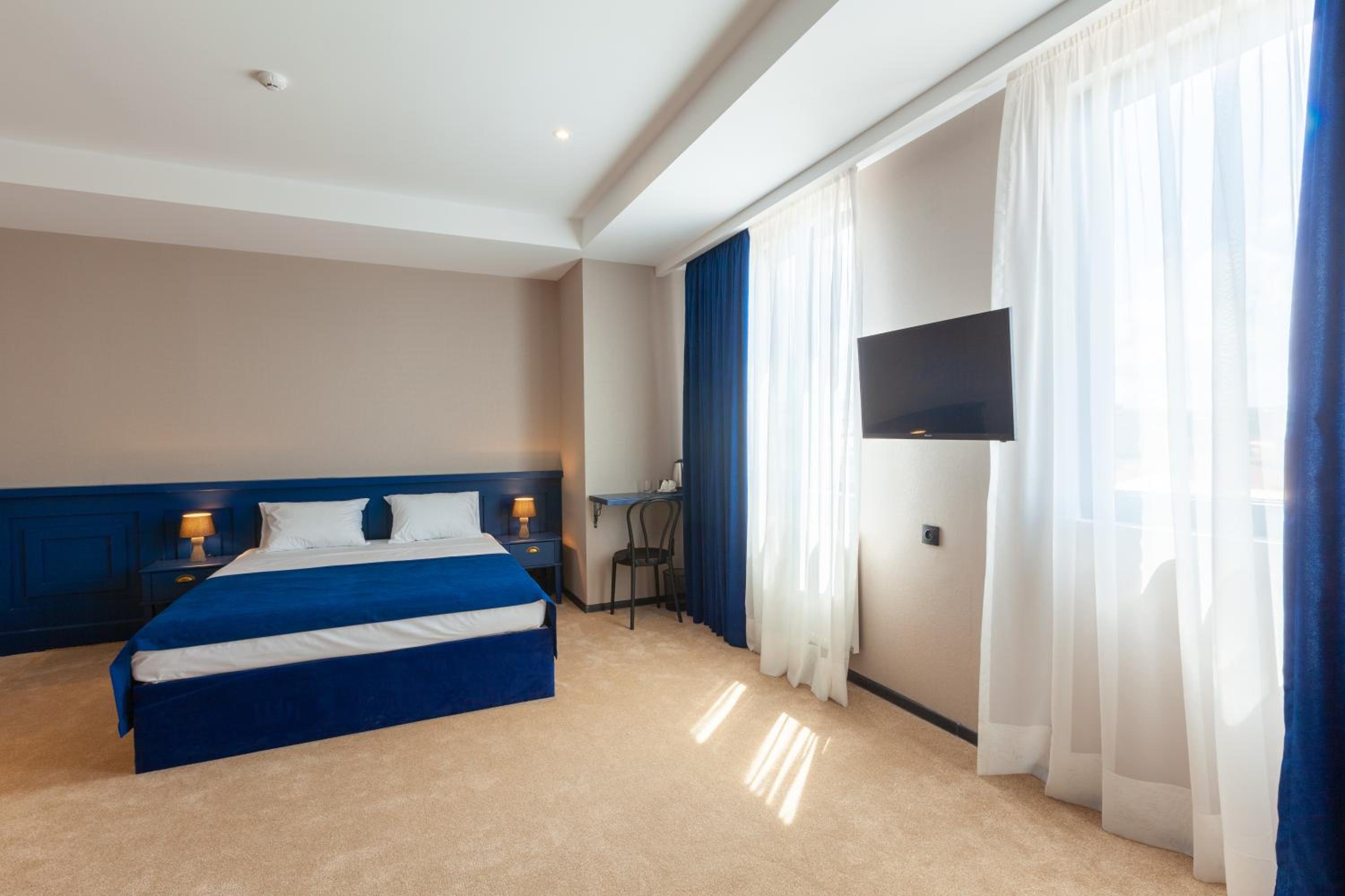 Deluxe Double Room with Balcony photo 3