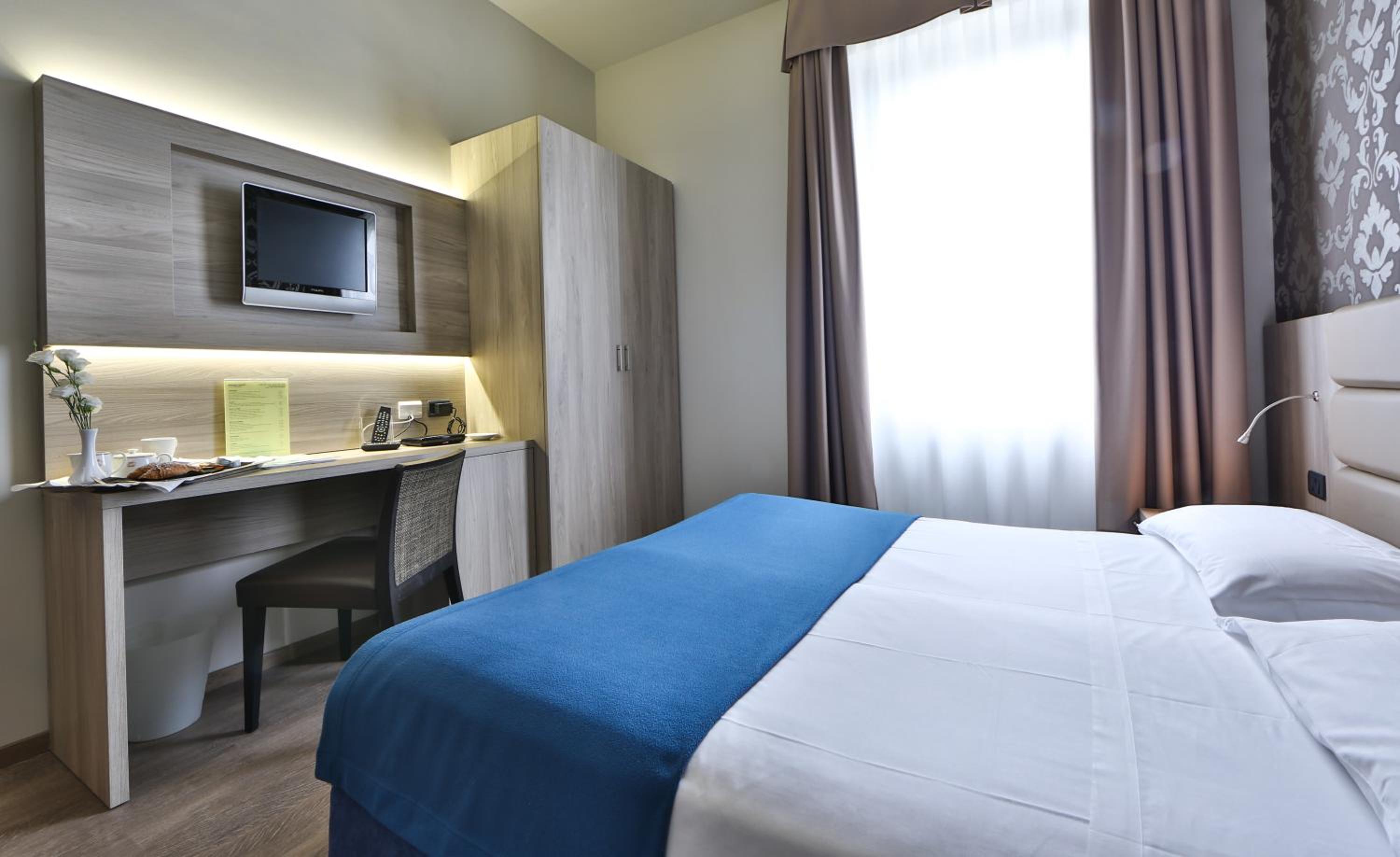 Superior Double or Twin Room - Photo 7